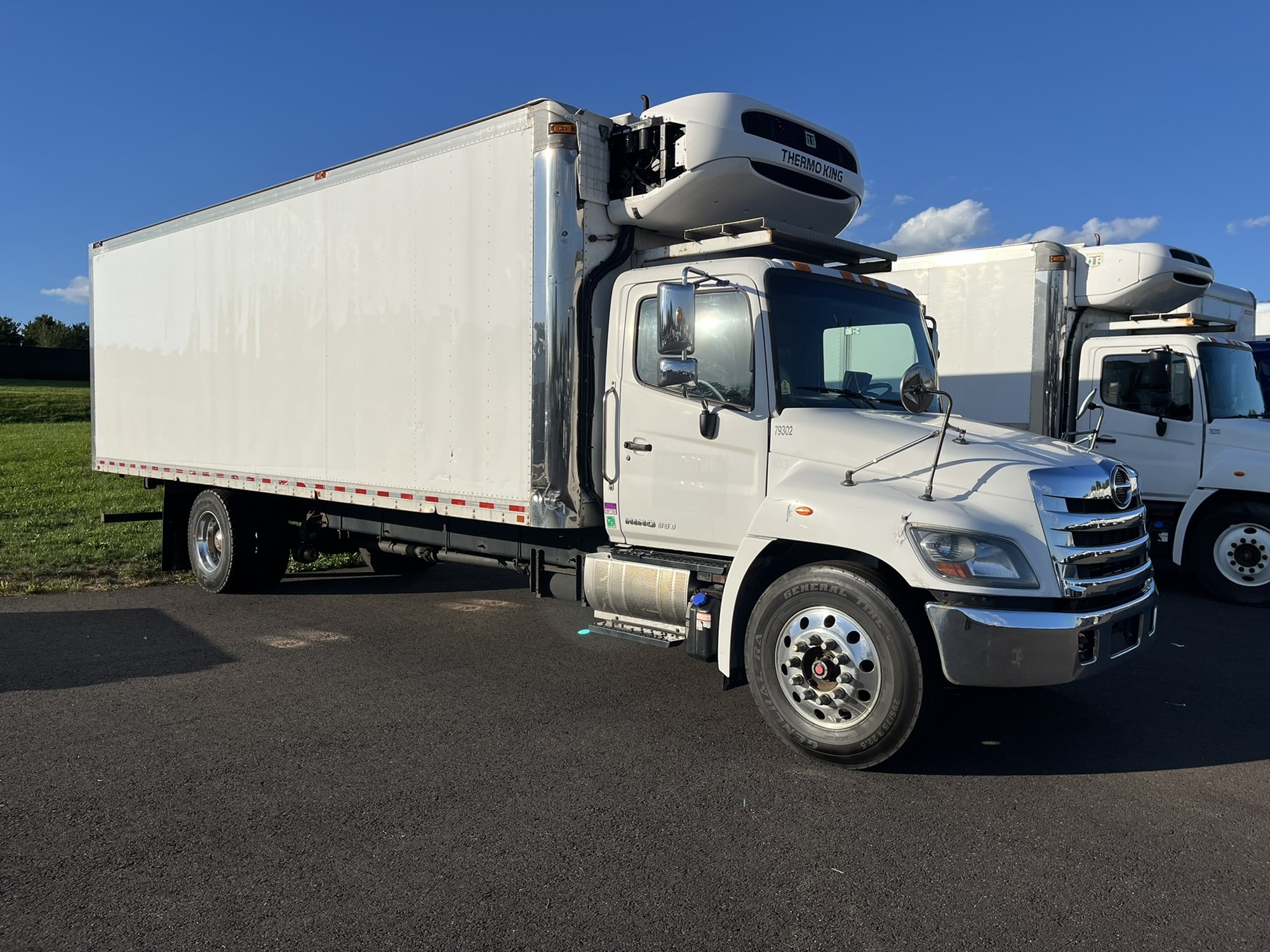 2019 HINO 338 - image 3 of 6