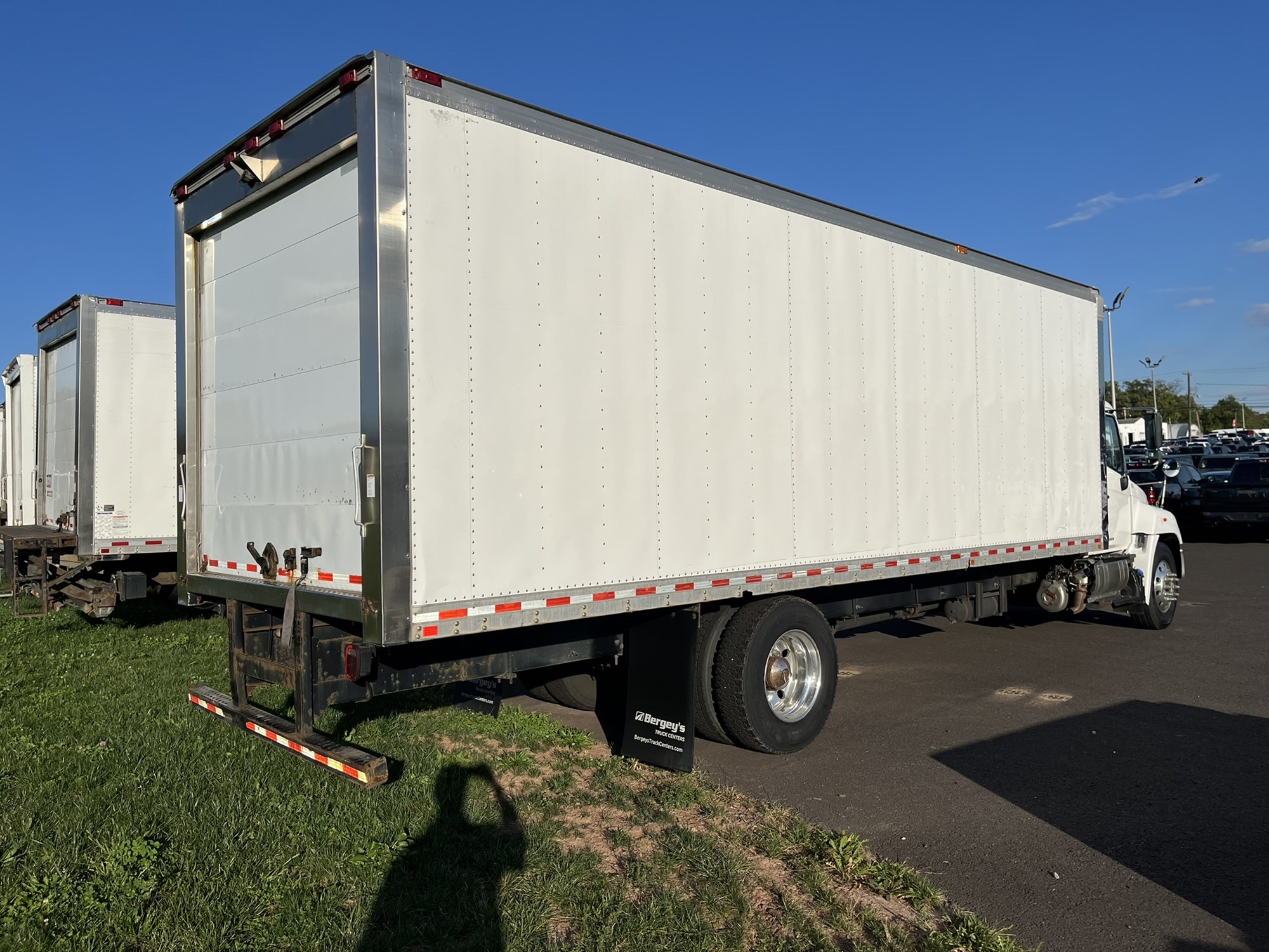 2019 HINO 338 - image 4 of 6