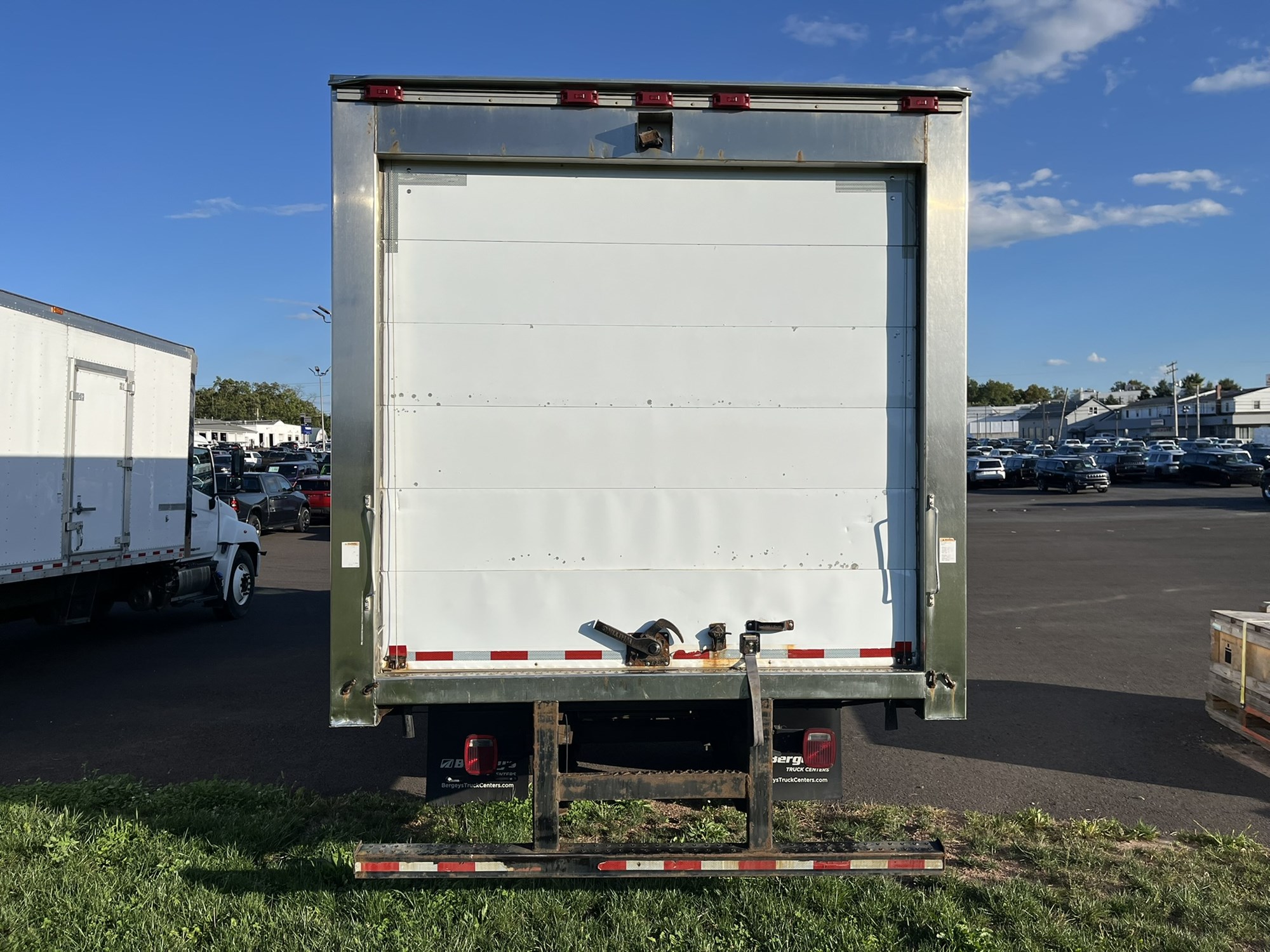 2019 HINO 338 - image 5 of 6