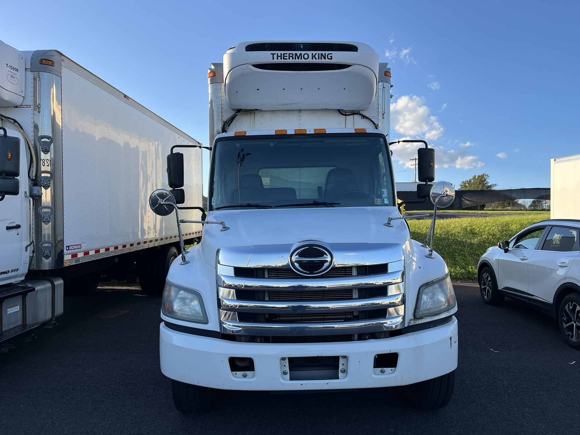2018 HINO 268A - image 2 of 6