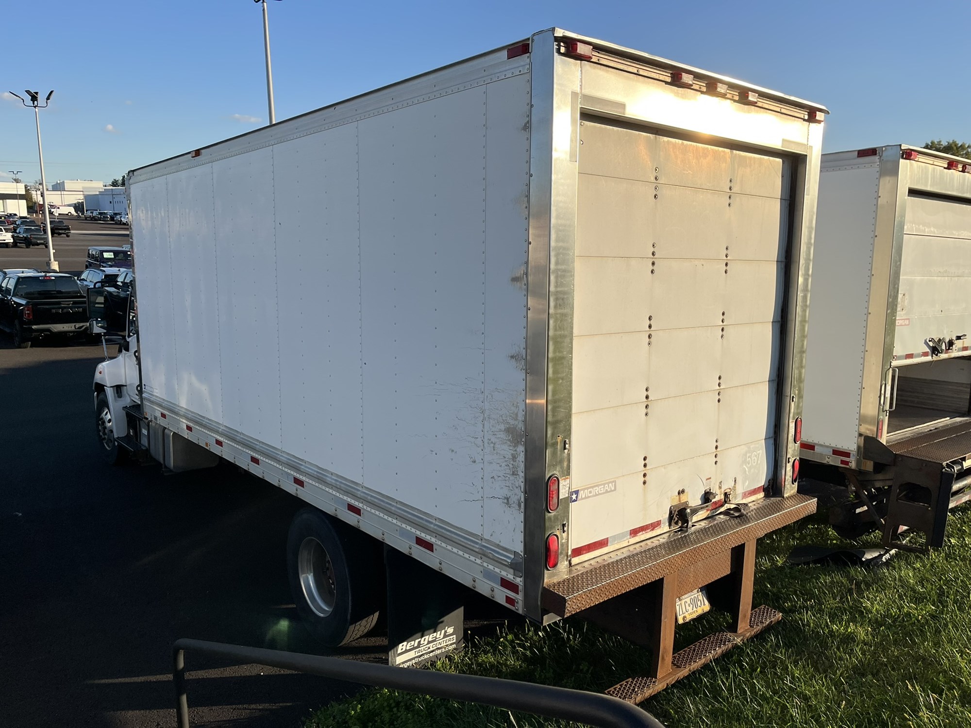 2018 HINO 268A - image 5 of 6