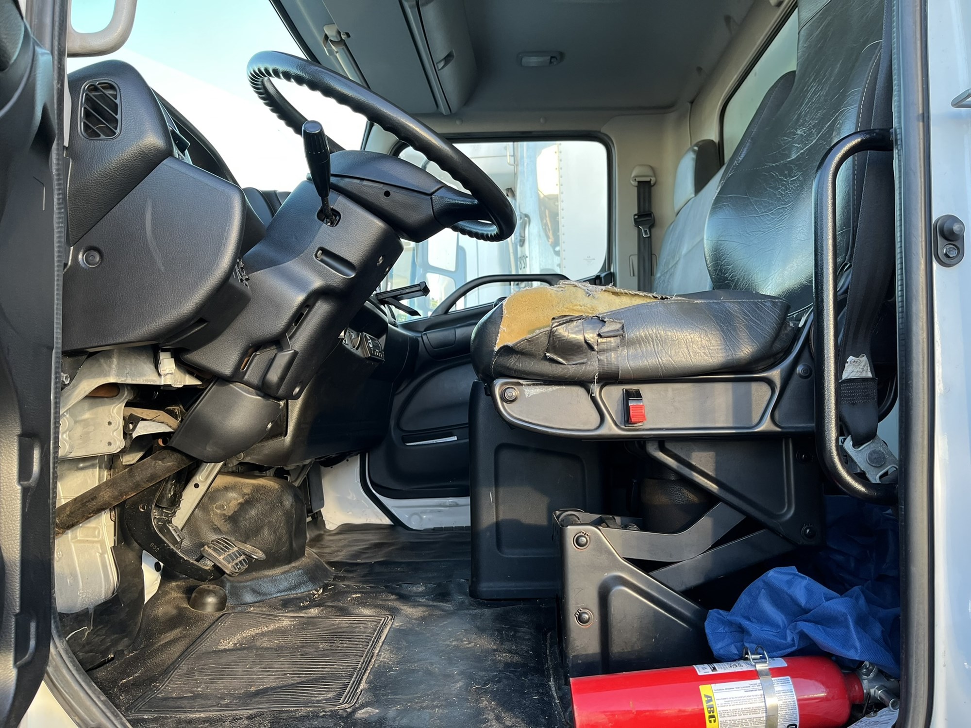 2018 HINO 268A - image 6 of 6