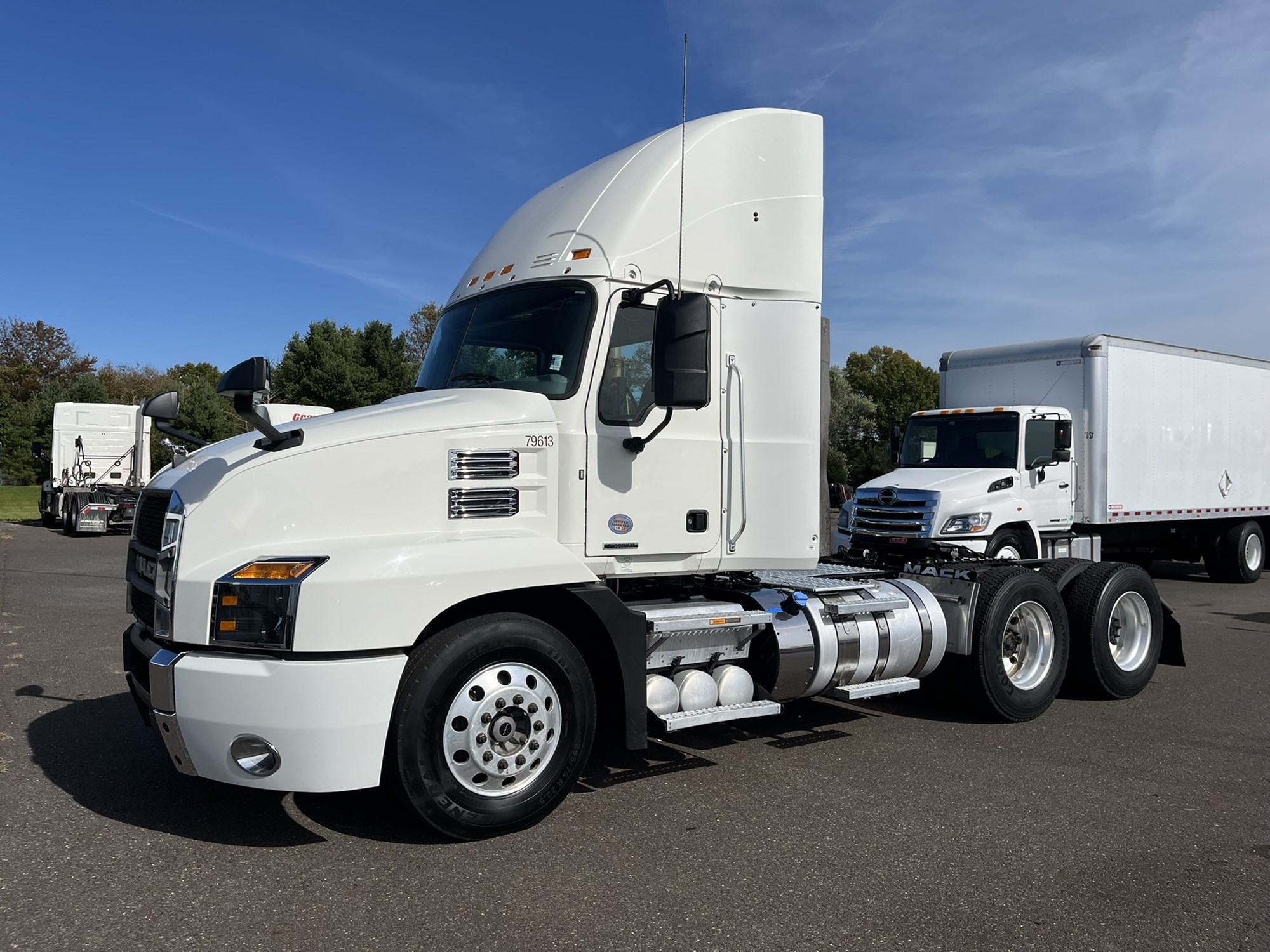2019 MACK ANTHEM DAY CAB - image 1 of 6