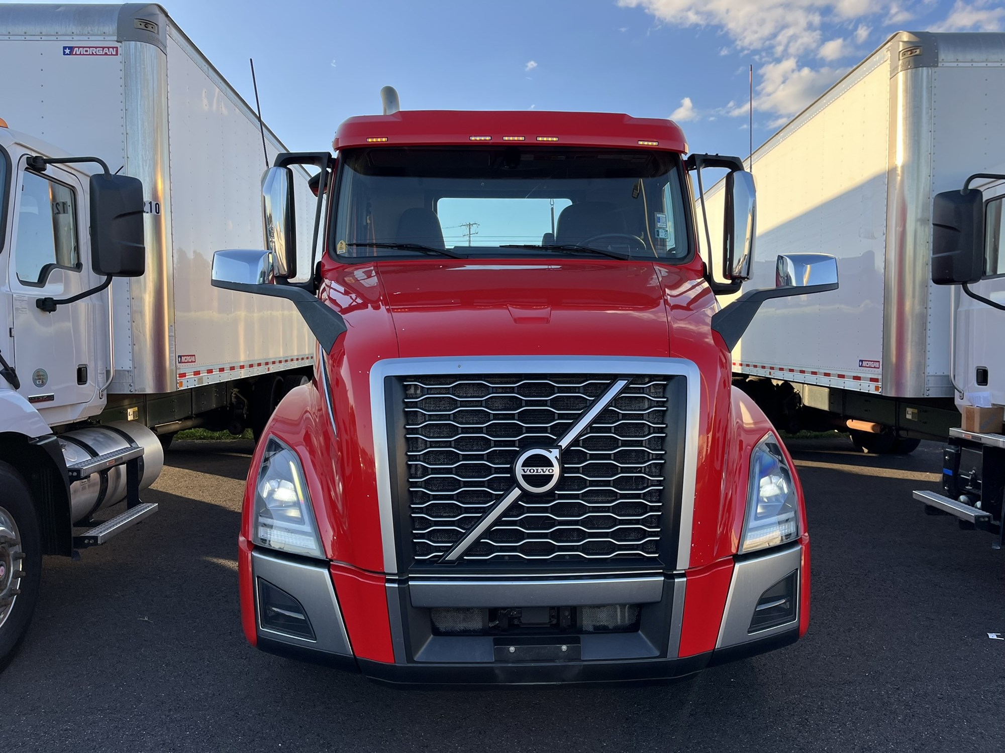 2023 VOLVO VNL64T N - image 2 of 6