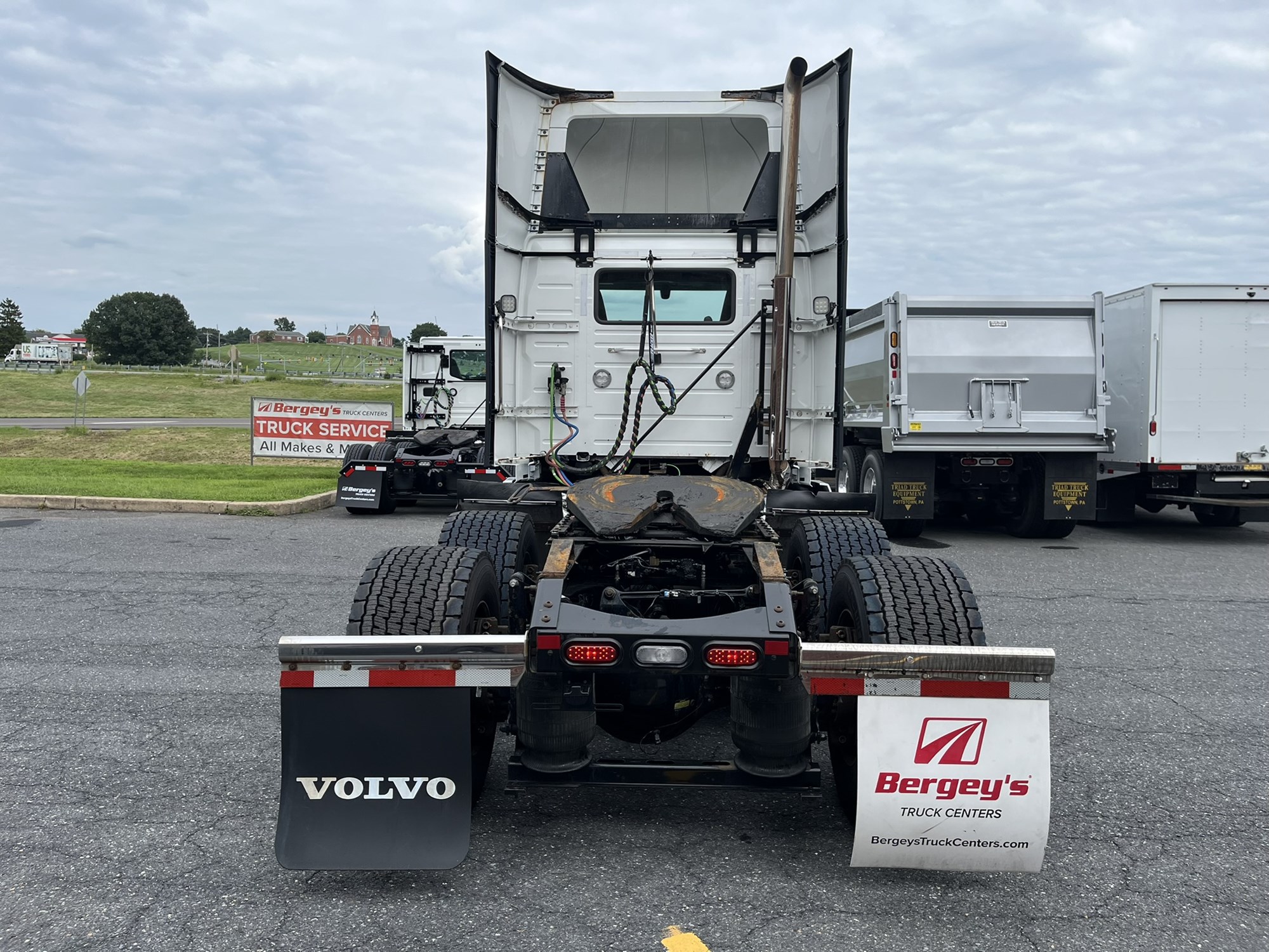 2020 Volvo VNL64T300 - image 5 of 6