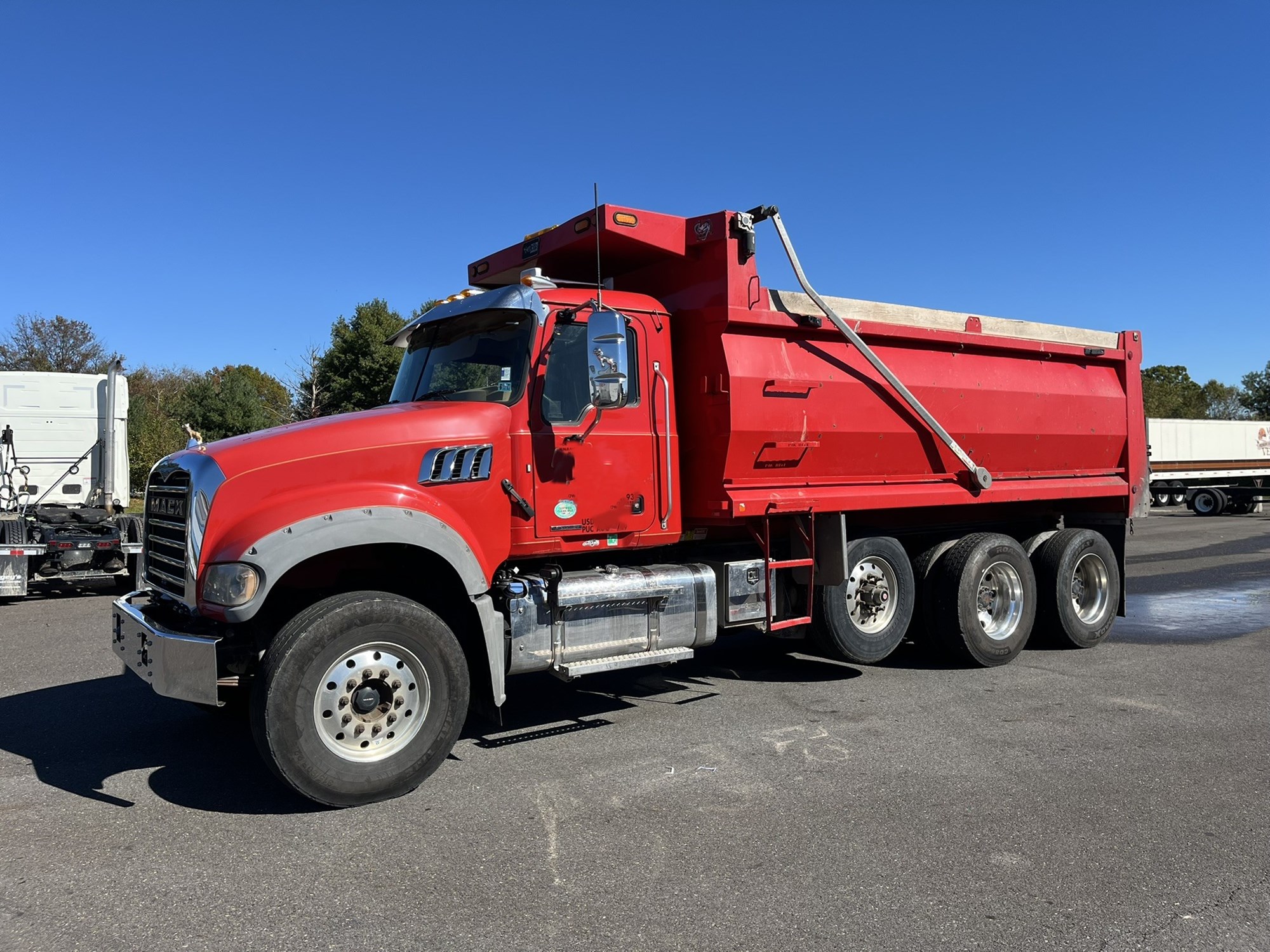 2020 MACK GRANITE - image 1 of 3