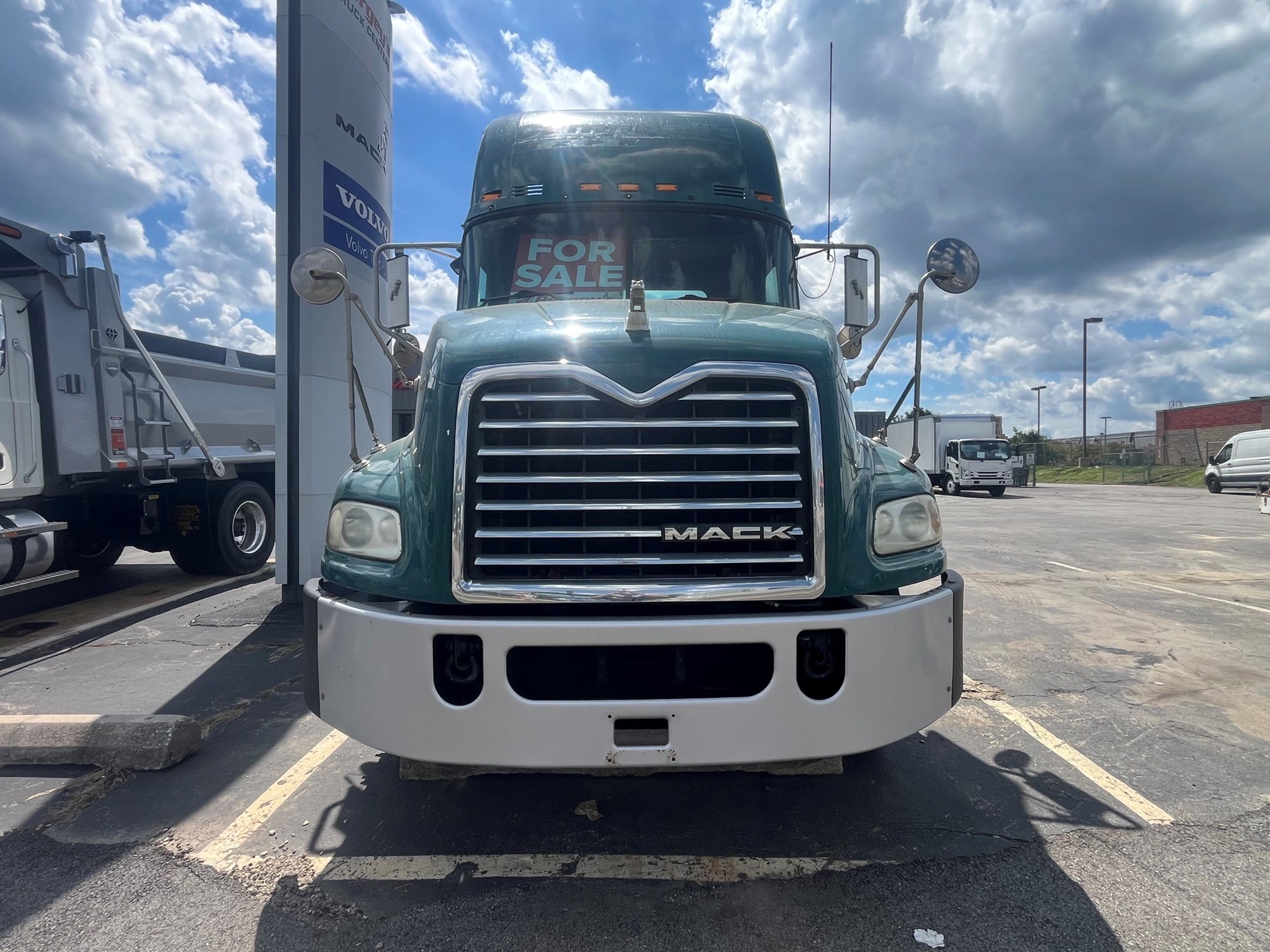 2015 MACK CXU612 - image 2 of 6