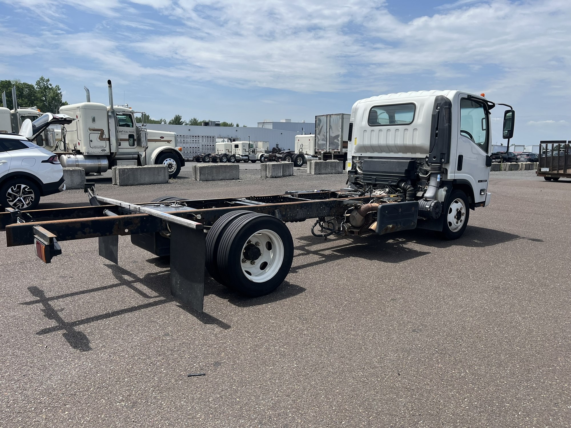 2016 Isuzu NQR in Conshohocken, PA — photo 4