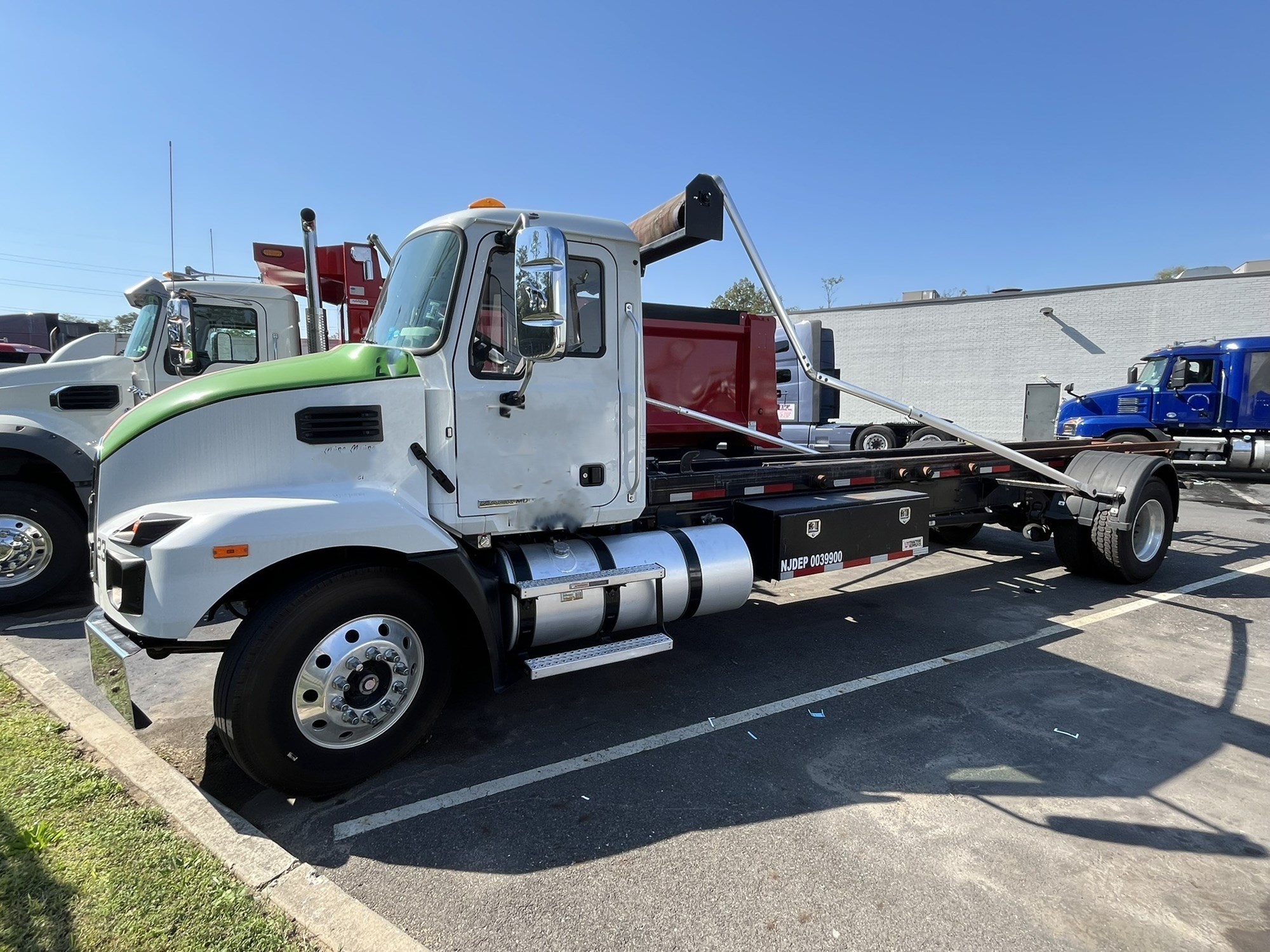2023 MACK MD6 - image 1 of 3