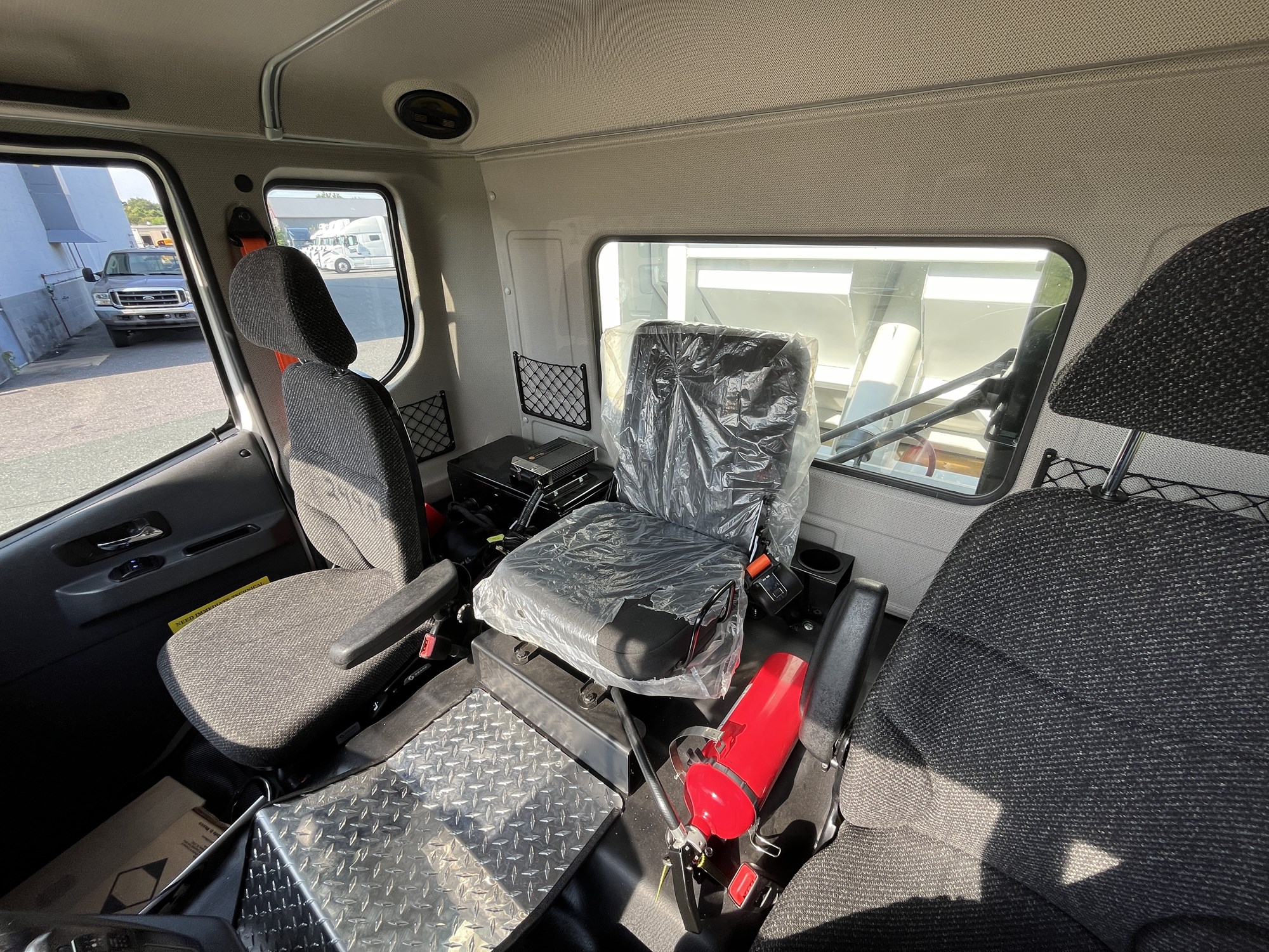 2025 Autocar — photo 3