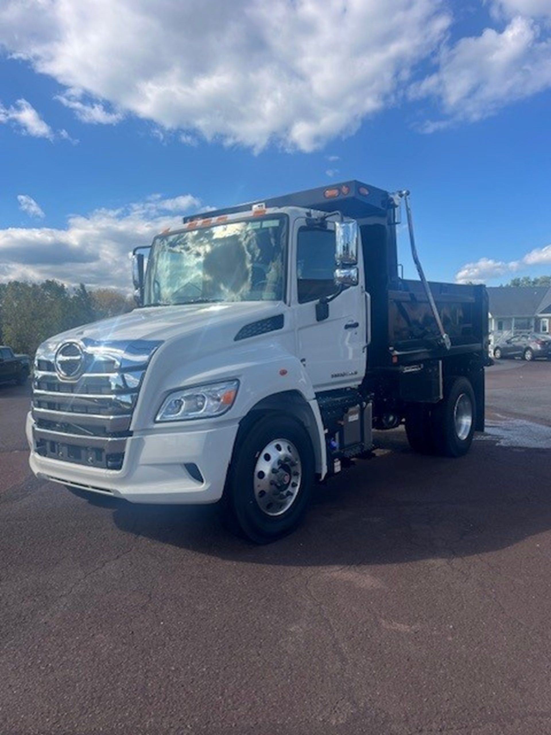 2026 HINO XL7 2026 HINO XL7 - image 2 of 6