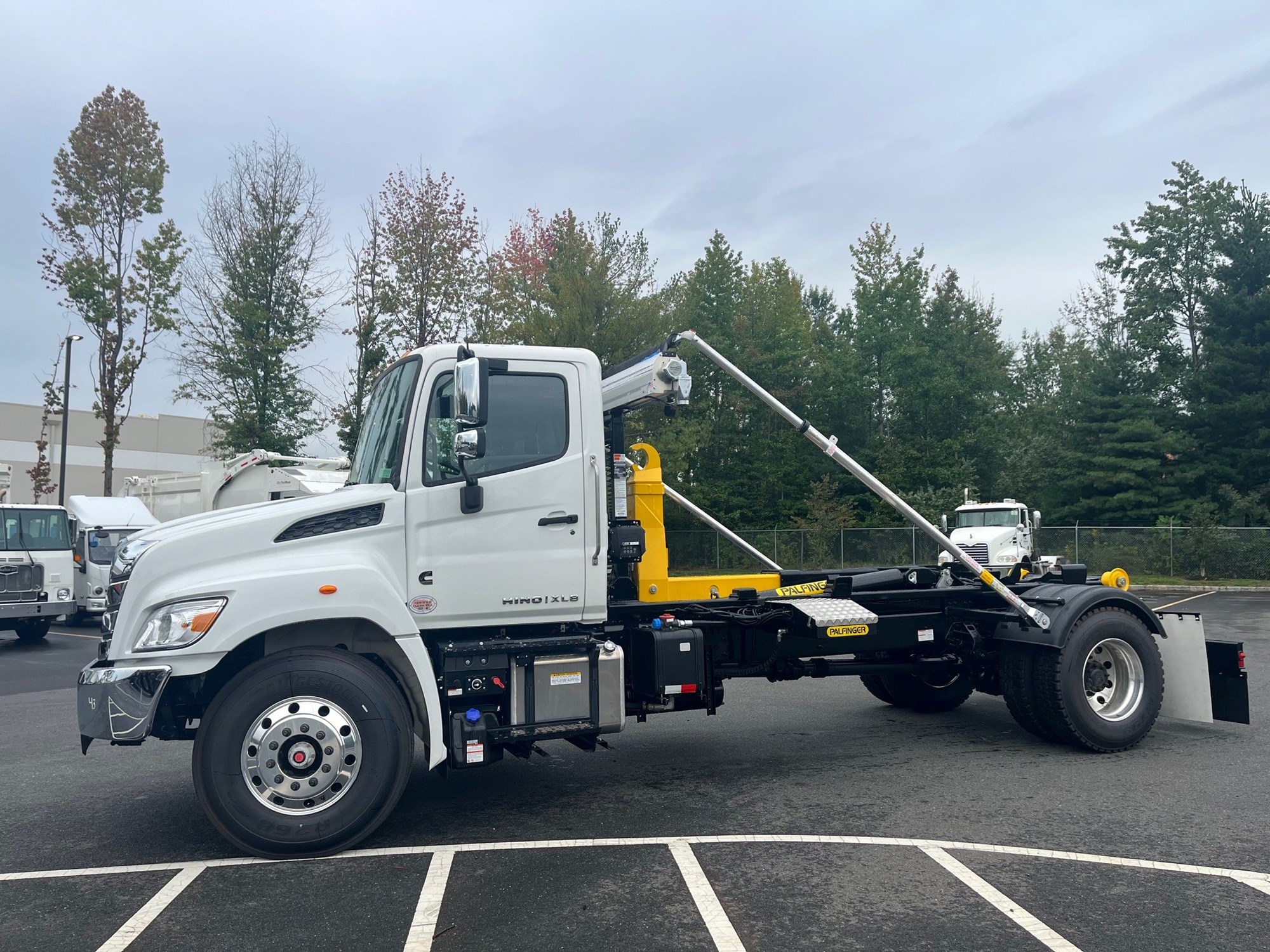 2026 HINO XL8 - image 1 of 4