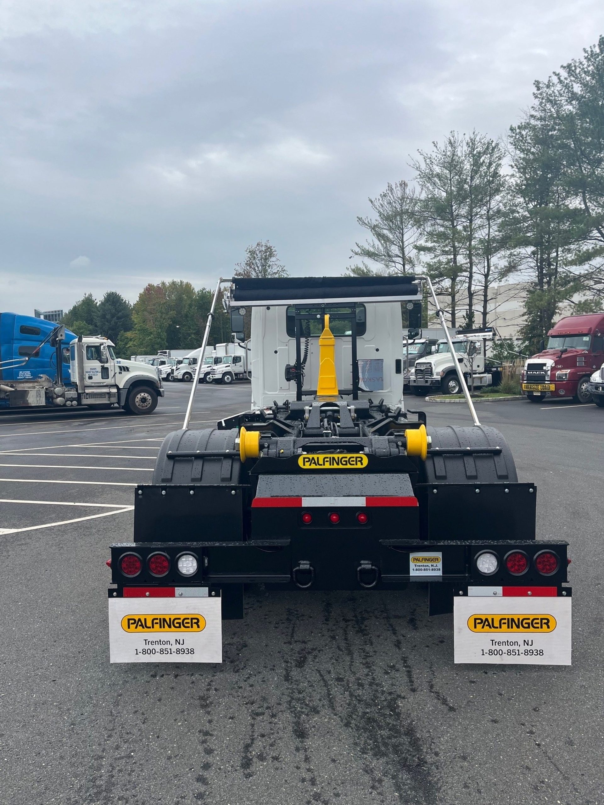 2026 HINO XL8 - image 3 of 4