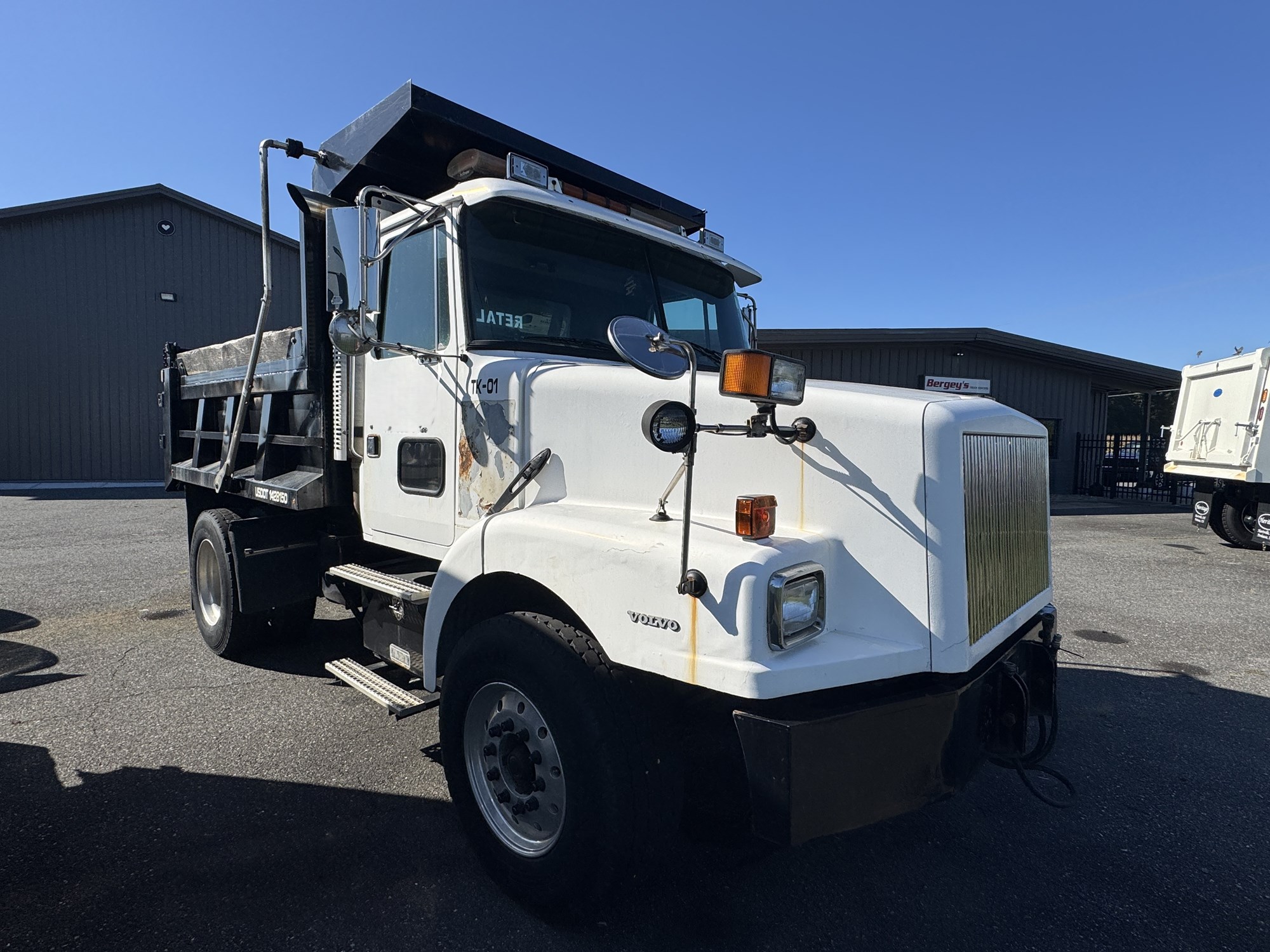 1997 VOLVO CONVENTIONAL - image 2 of 6