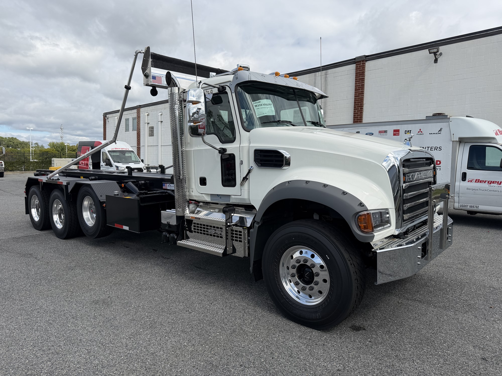2027 MACK GR64F 2027 MACK GR64F - image 1 of 6