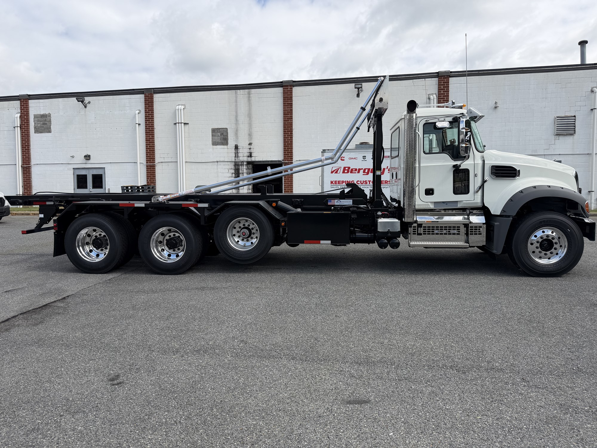 2027 MACK GR64F 2027 MACK GR64F - image 4 of 6