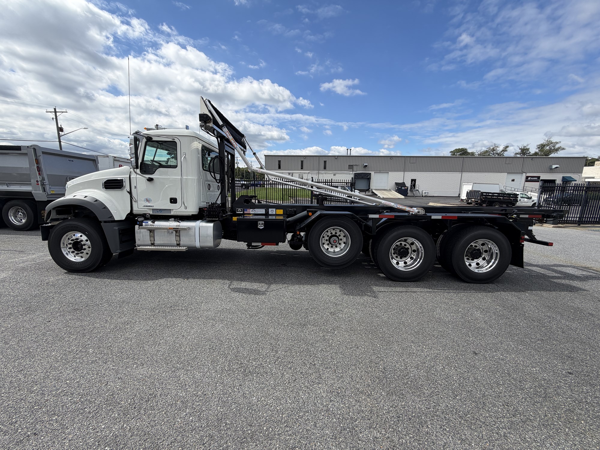 2027 MACK GR64F 2027 MACK GR64F - image 5 of 6