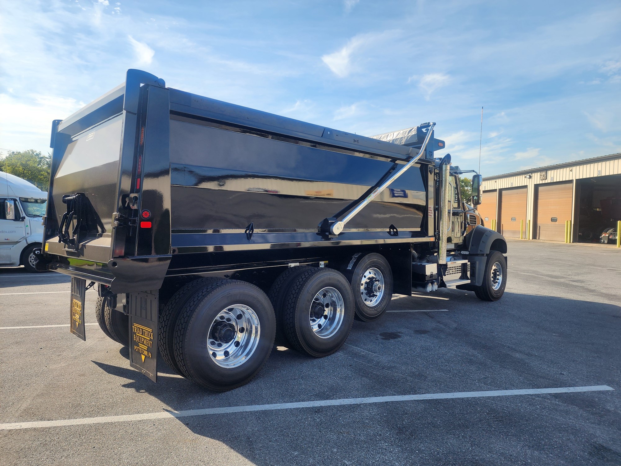 2027 MACK GR64F 2027 MACK GR64F - image 3 of 6