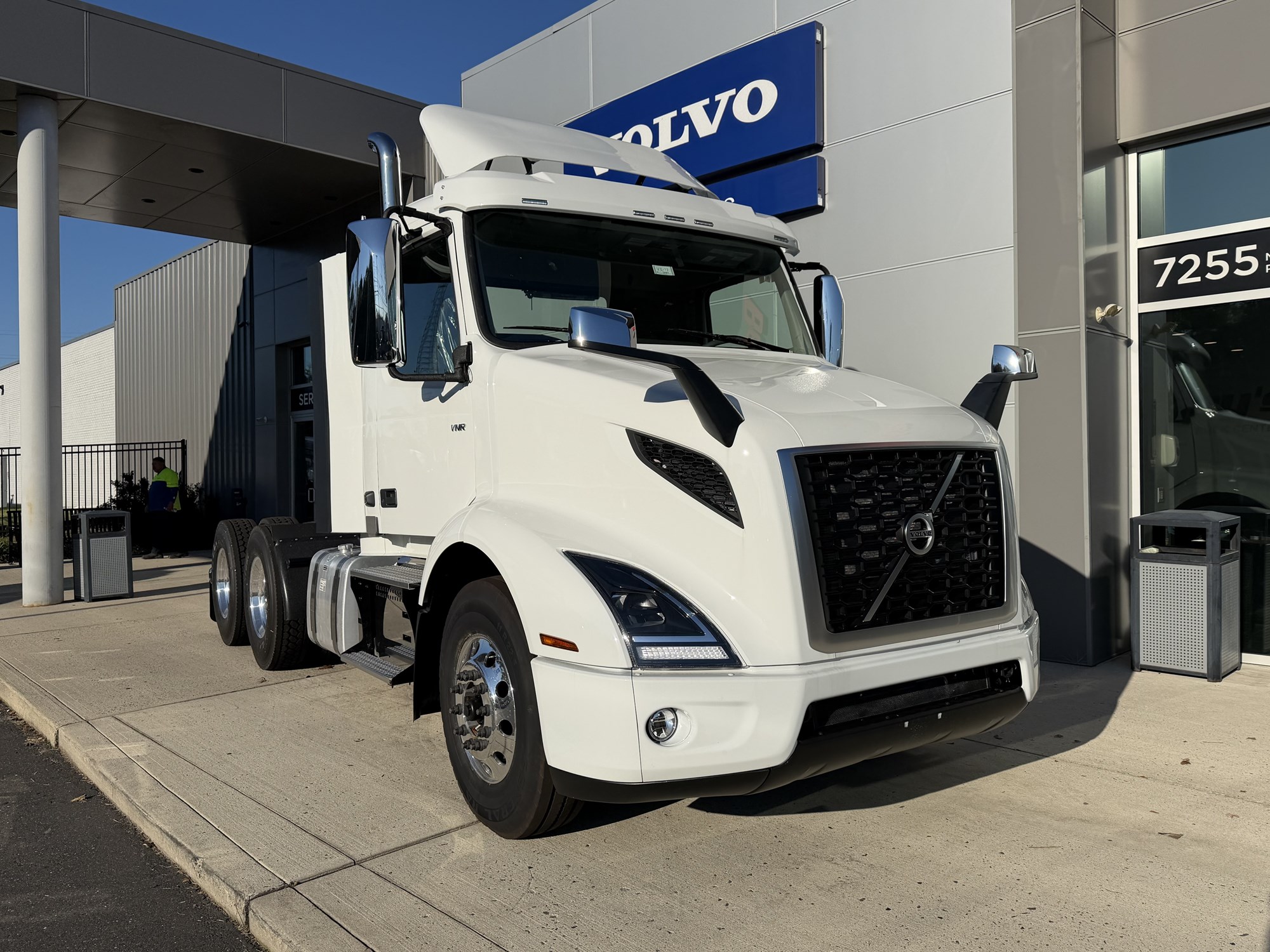 2027 VOLVO VNR64T300 2027 VOLVO VNR64T300 - image 1 of 4