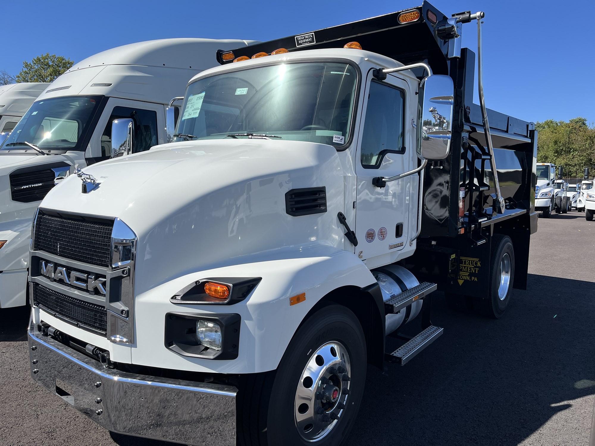 2027 MACK MD742 - image 1 of 6