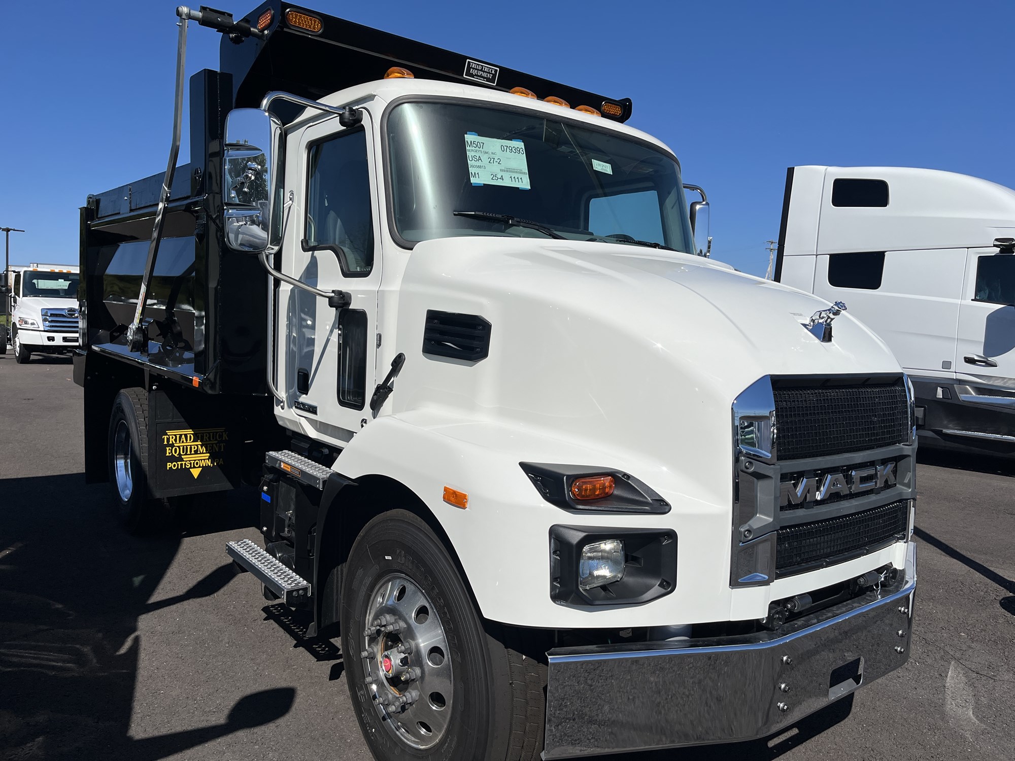 2027 MACK MD742 - image 2 of 6