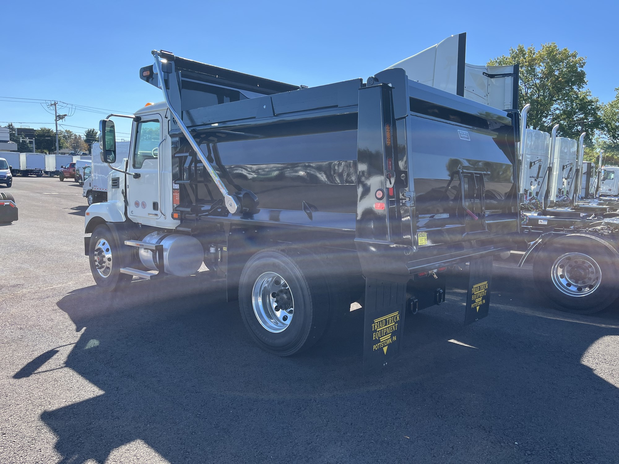 2027 MACK MD742 - image 4 of 6