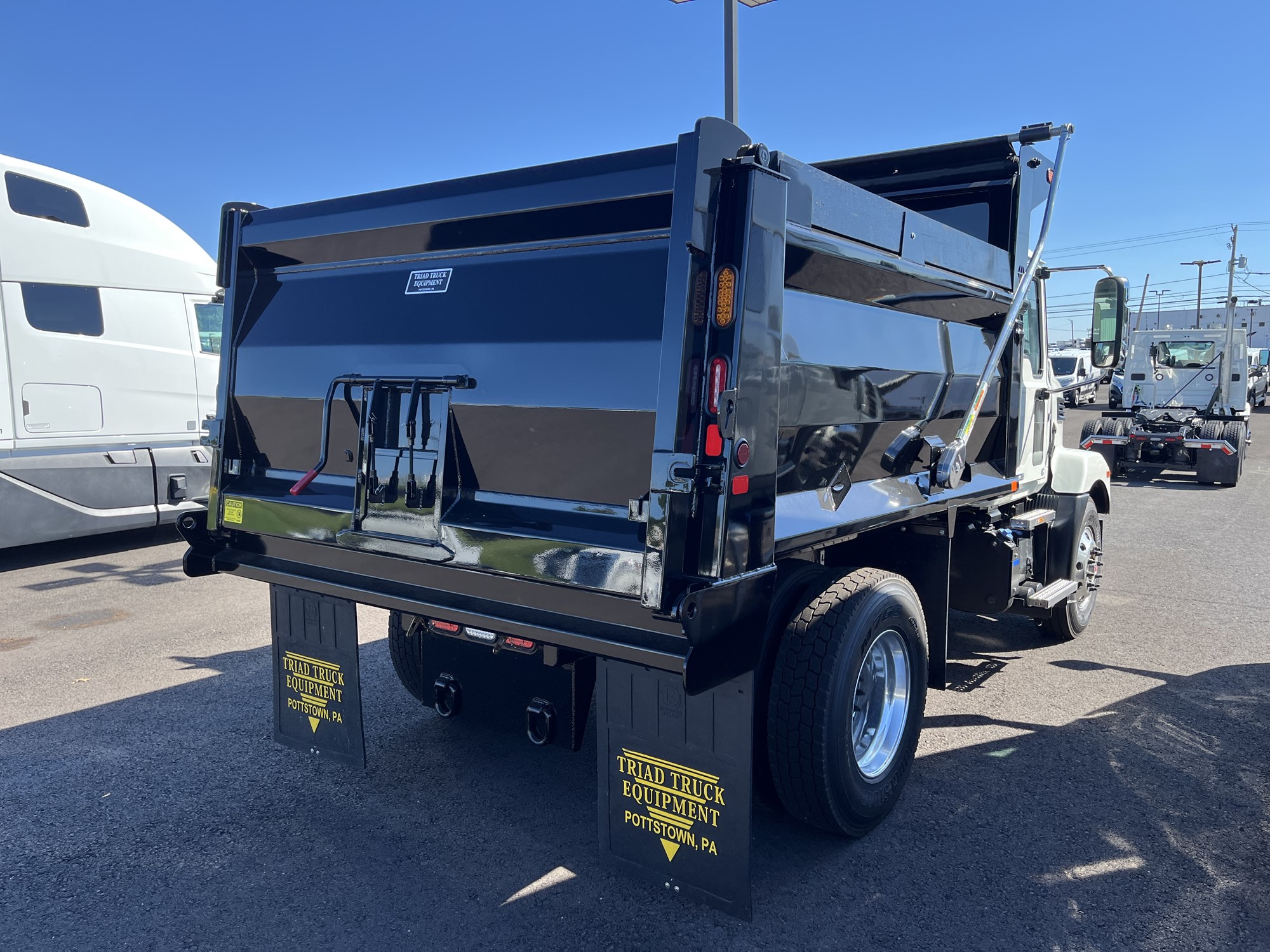 2027 MACK MD742 - image 5 of 6
