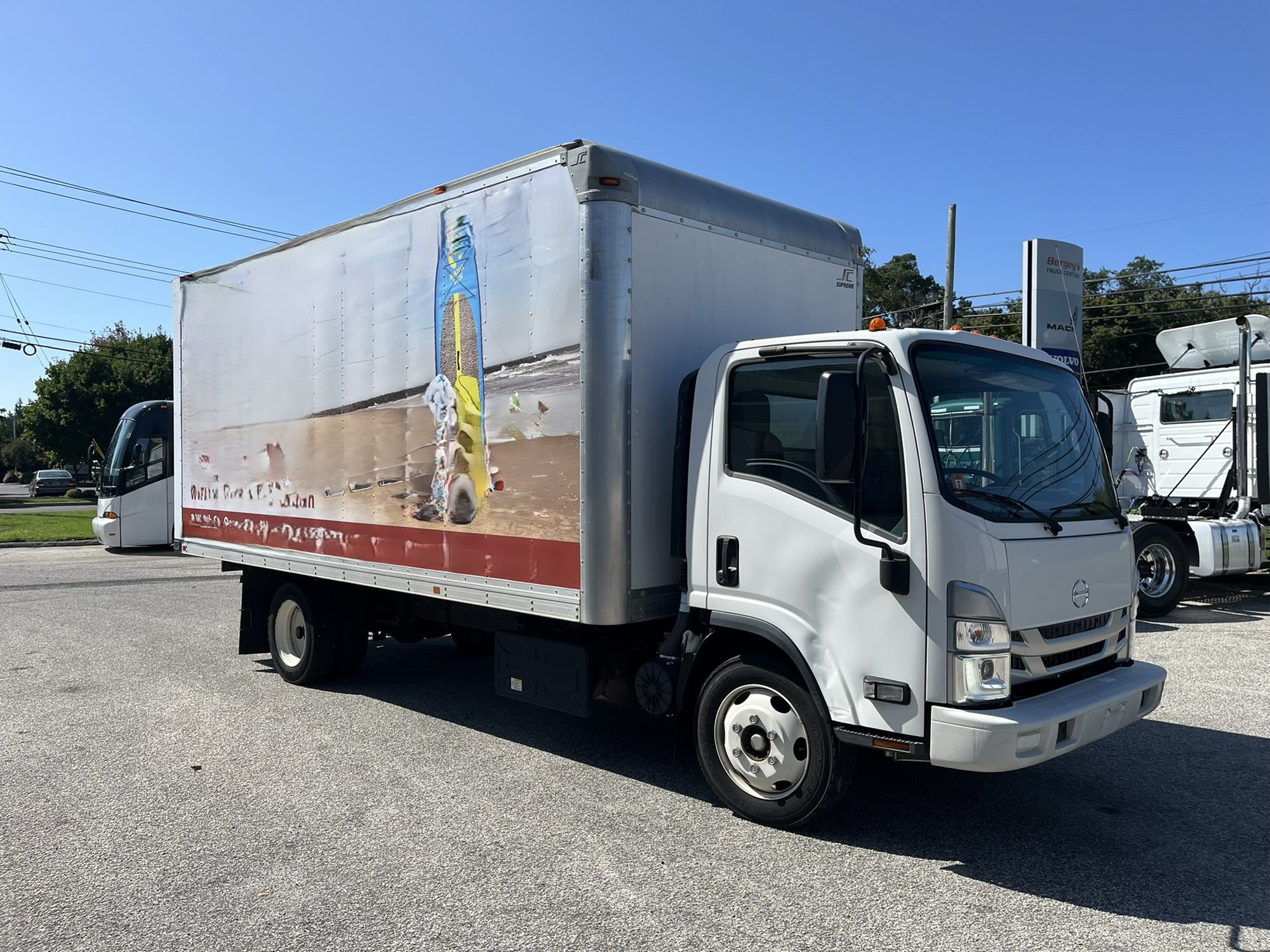 2023 HINO S52 - image 3 of 6