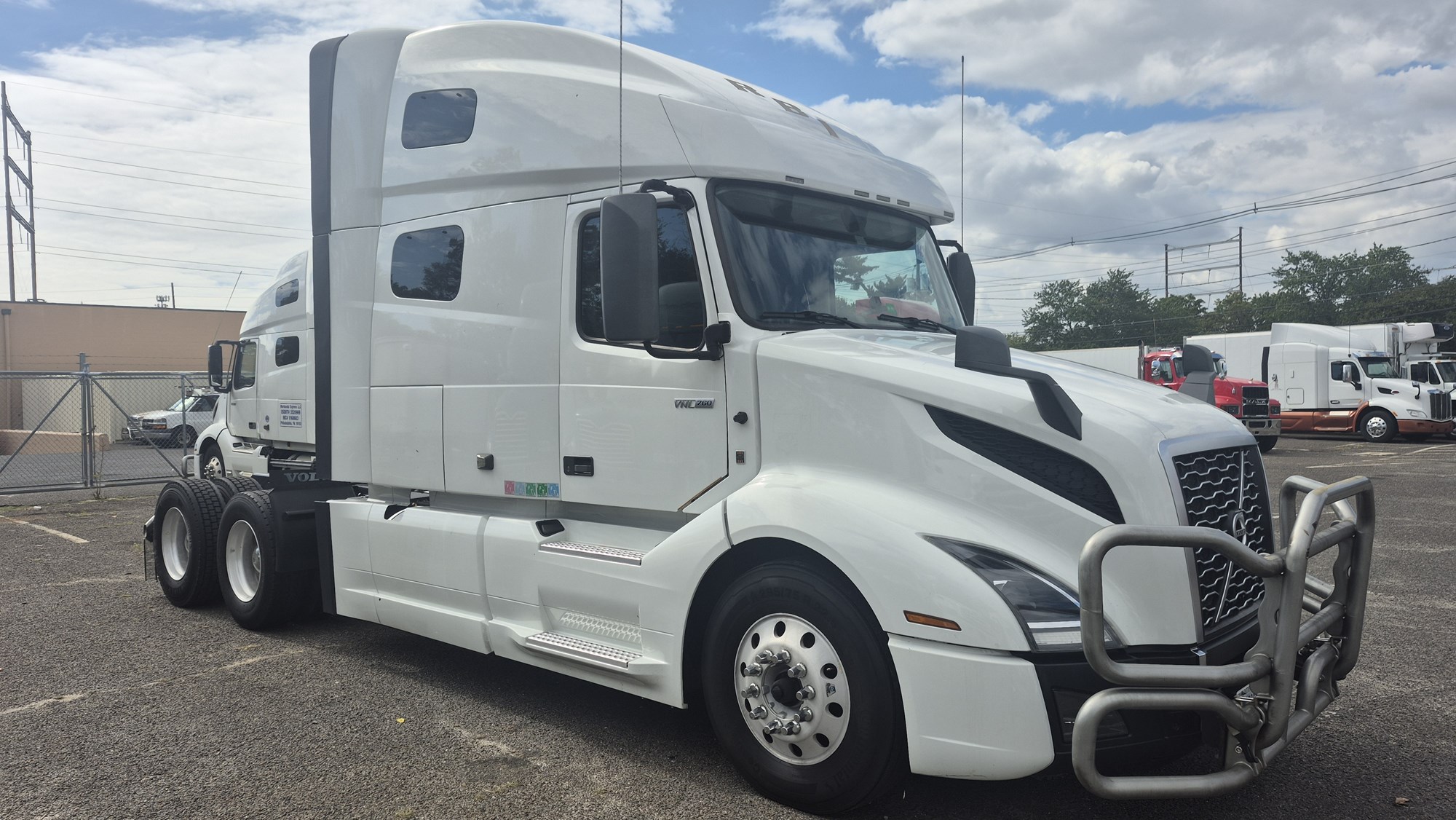 2022 Volvo VNL 760 in Ephrata, PA — photo 3