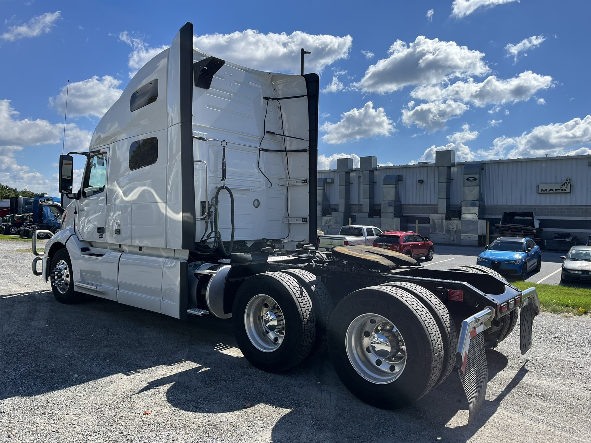 2022 Volvo VNL 760 in Wrightsville, PA — photo 6