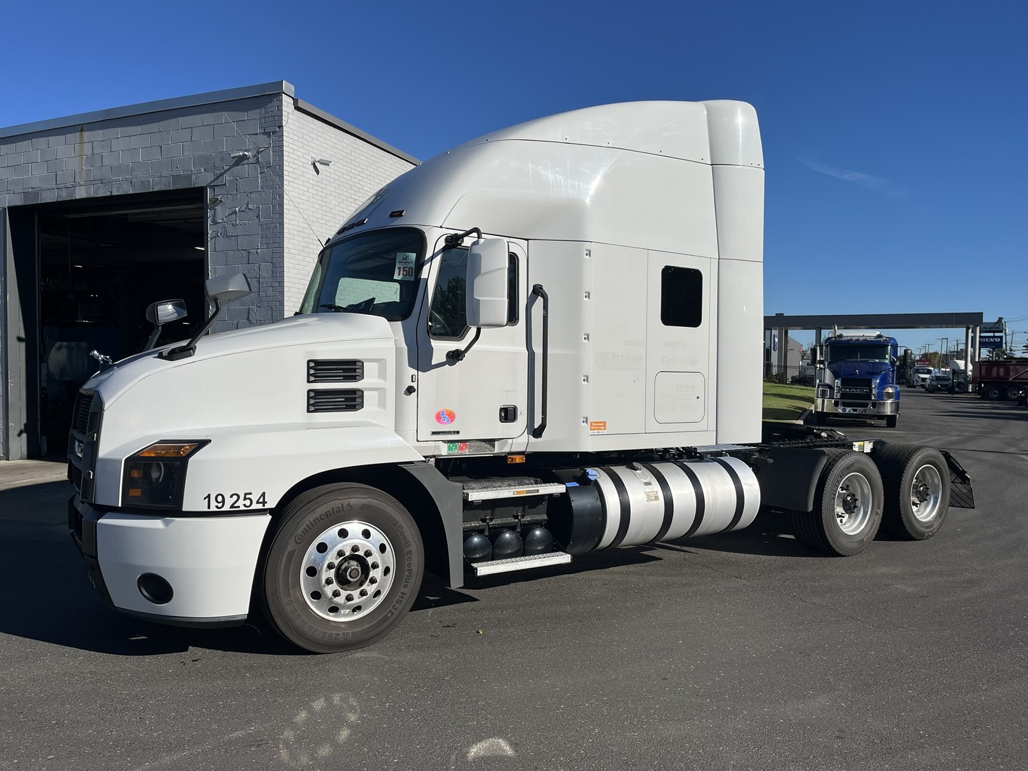 2019 MACK ANTHEM - image 1 of 6