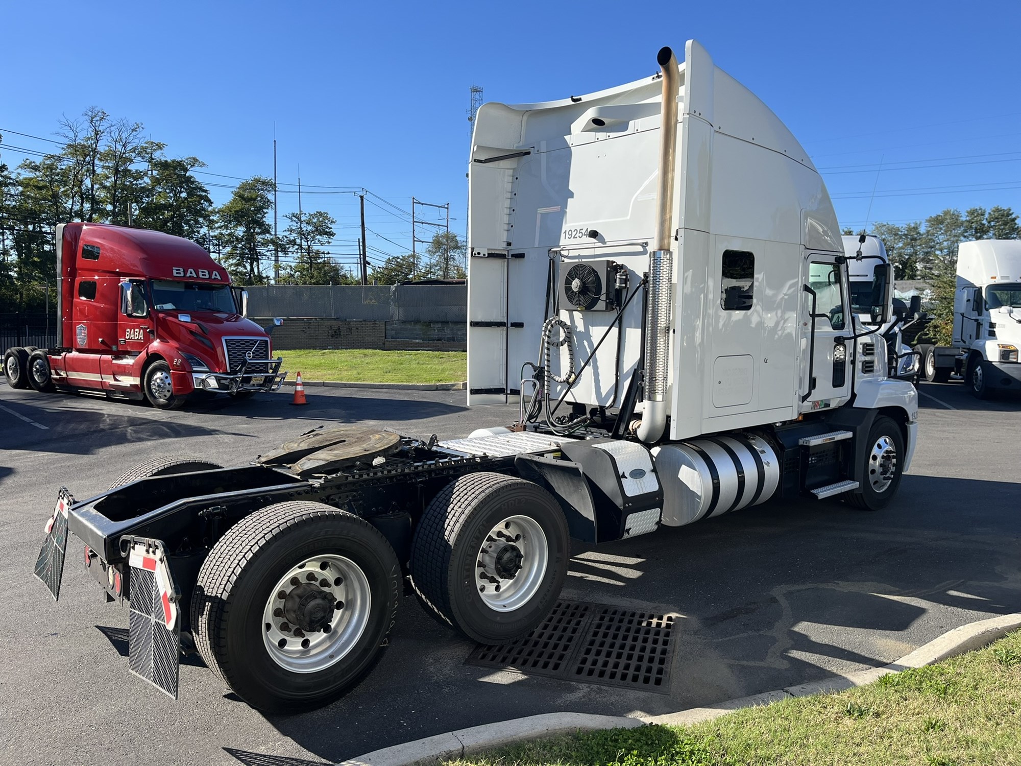 2019 MACK ANTHEM - image 4 of 6
