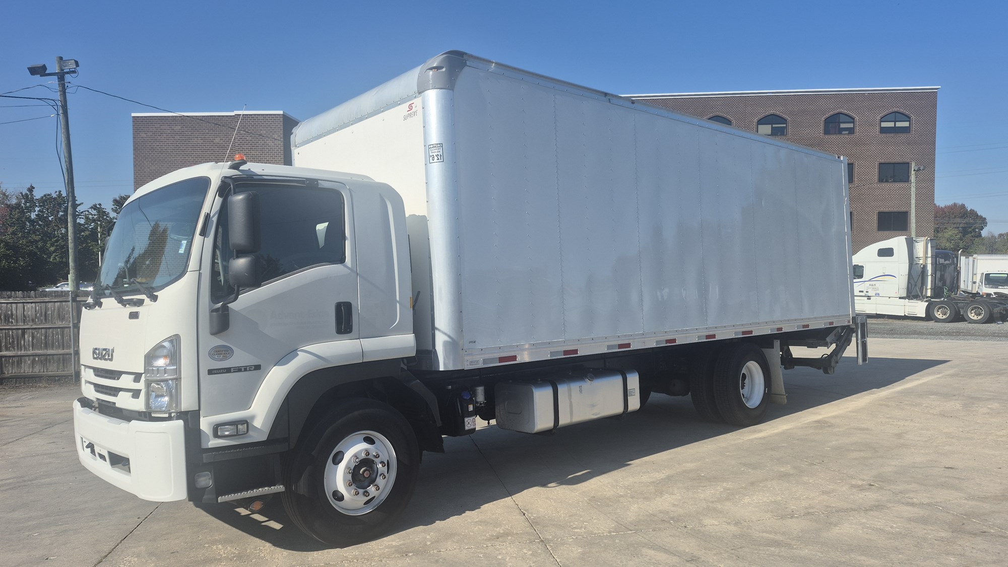 2019 ISUZU FTR - image 1 of 6