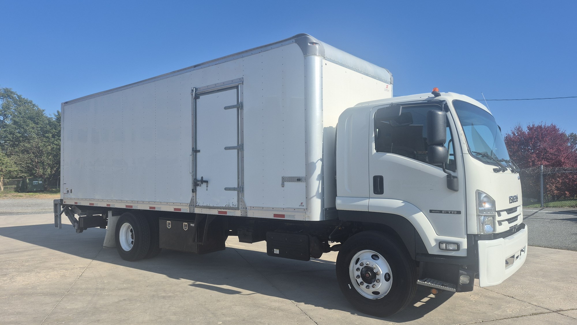 2019 ISUZU FTR - image 3 of 6