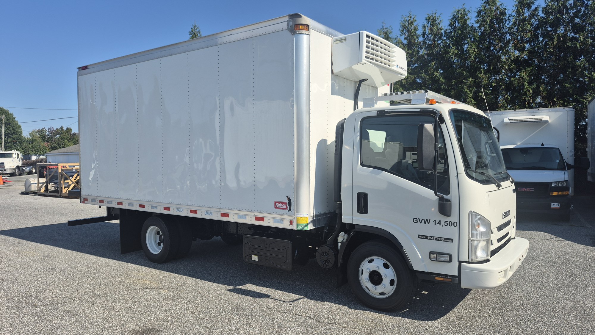 2022 ISUZU NPR - image 3 of 6