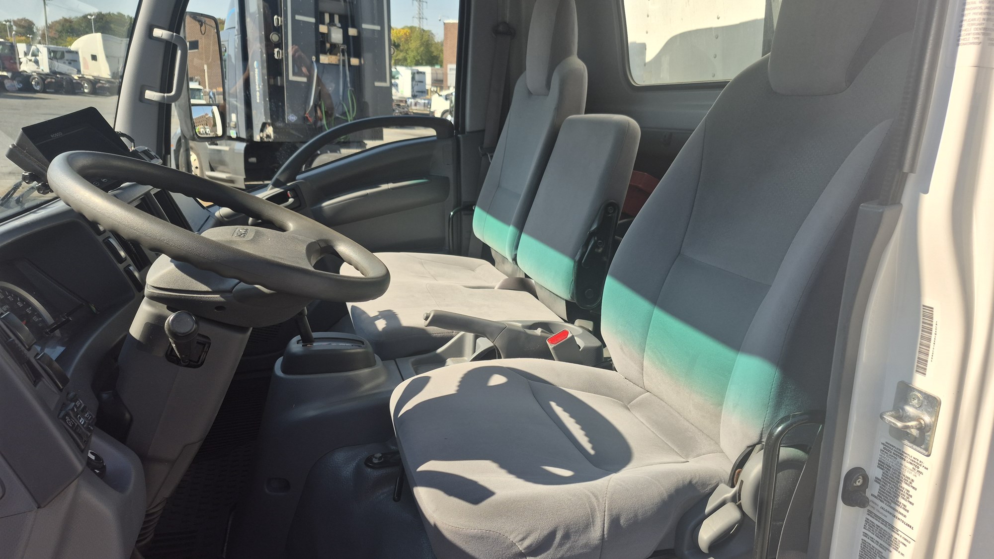 2022 ISUZU NPR - image 6 of 6