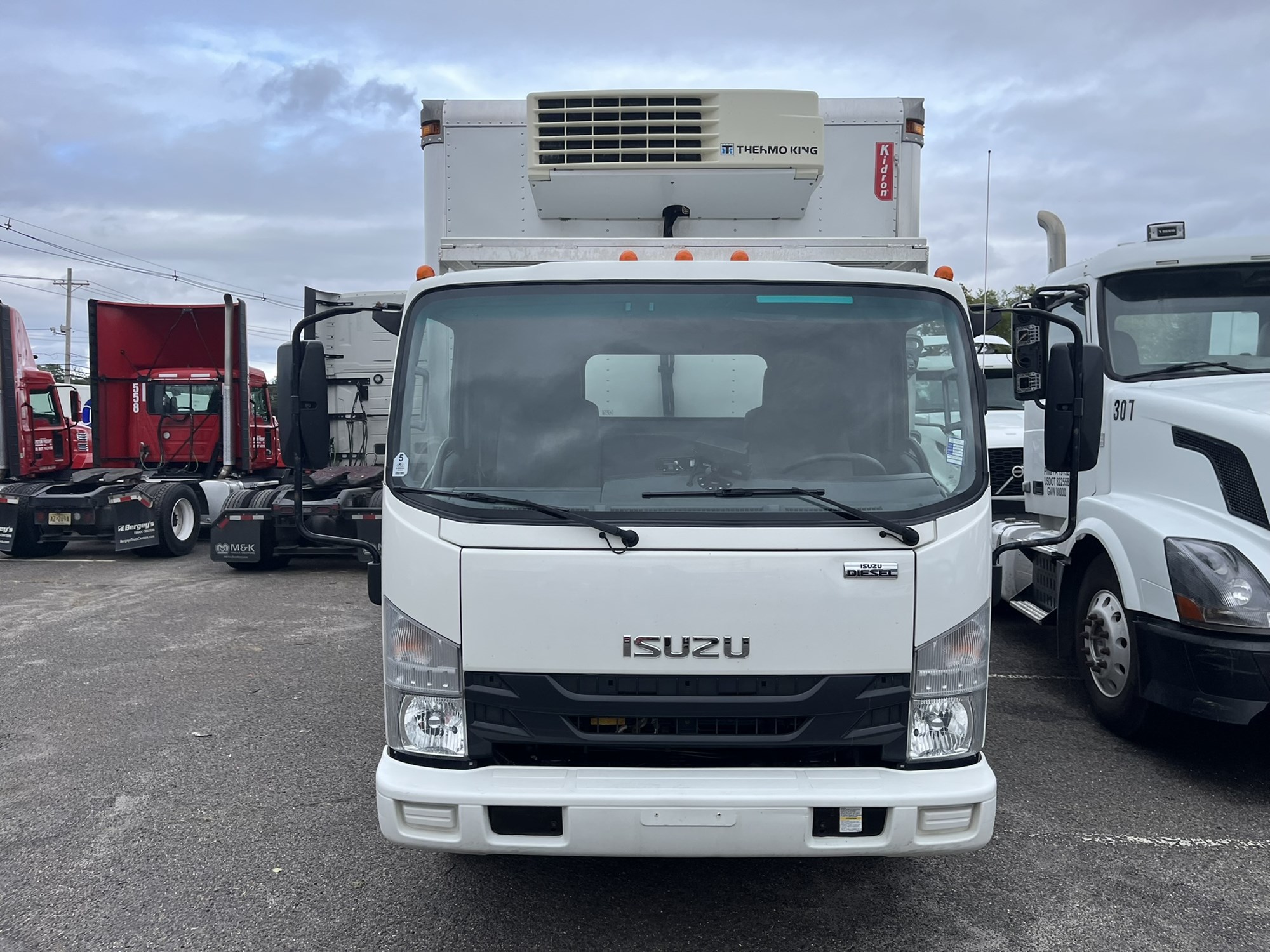 2022 ISUZU NPR - image 2 of 6