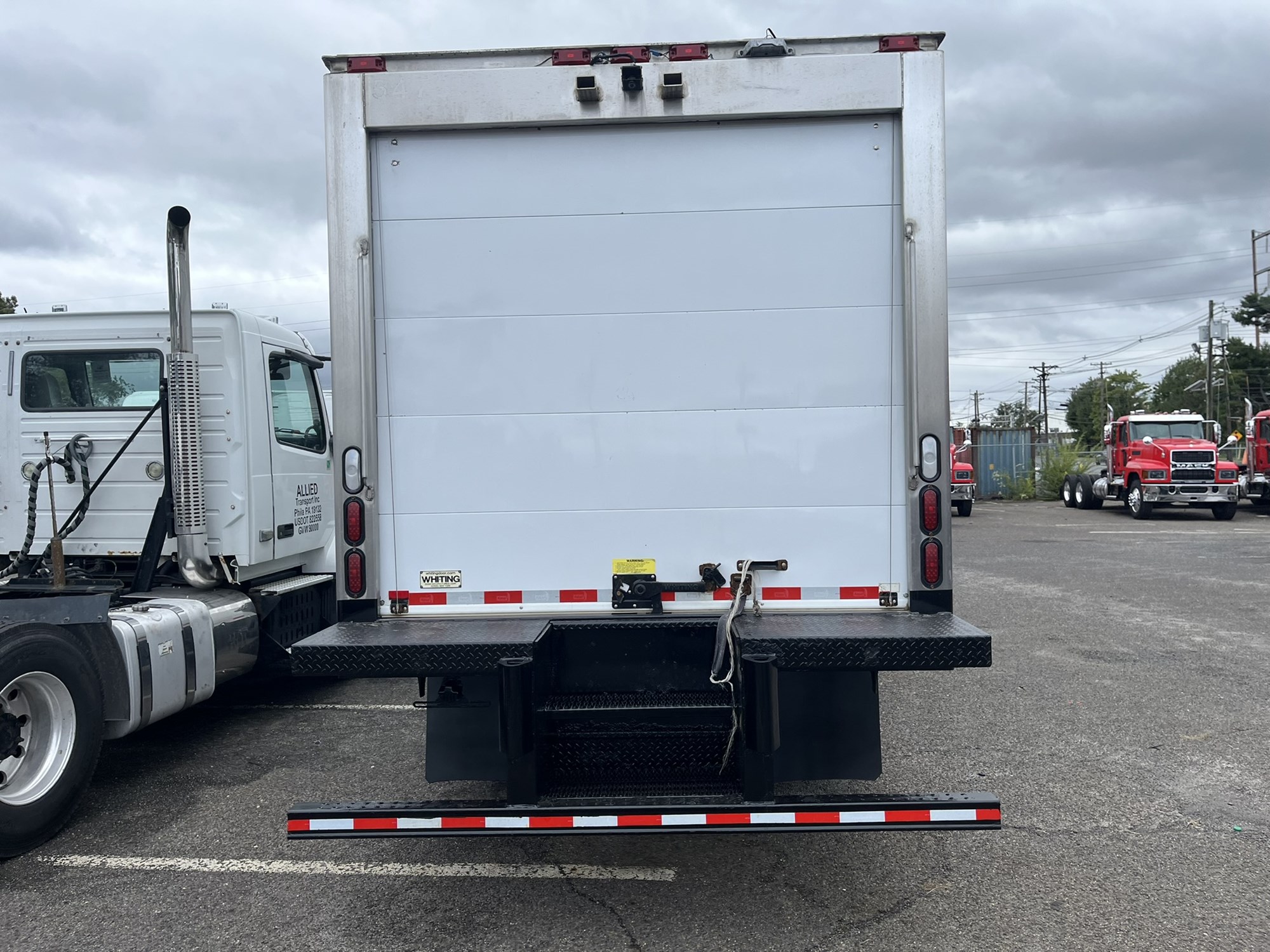 2022 ISUZU NPR - image 5 of 6