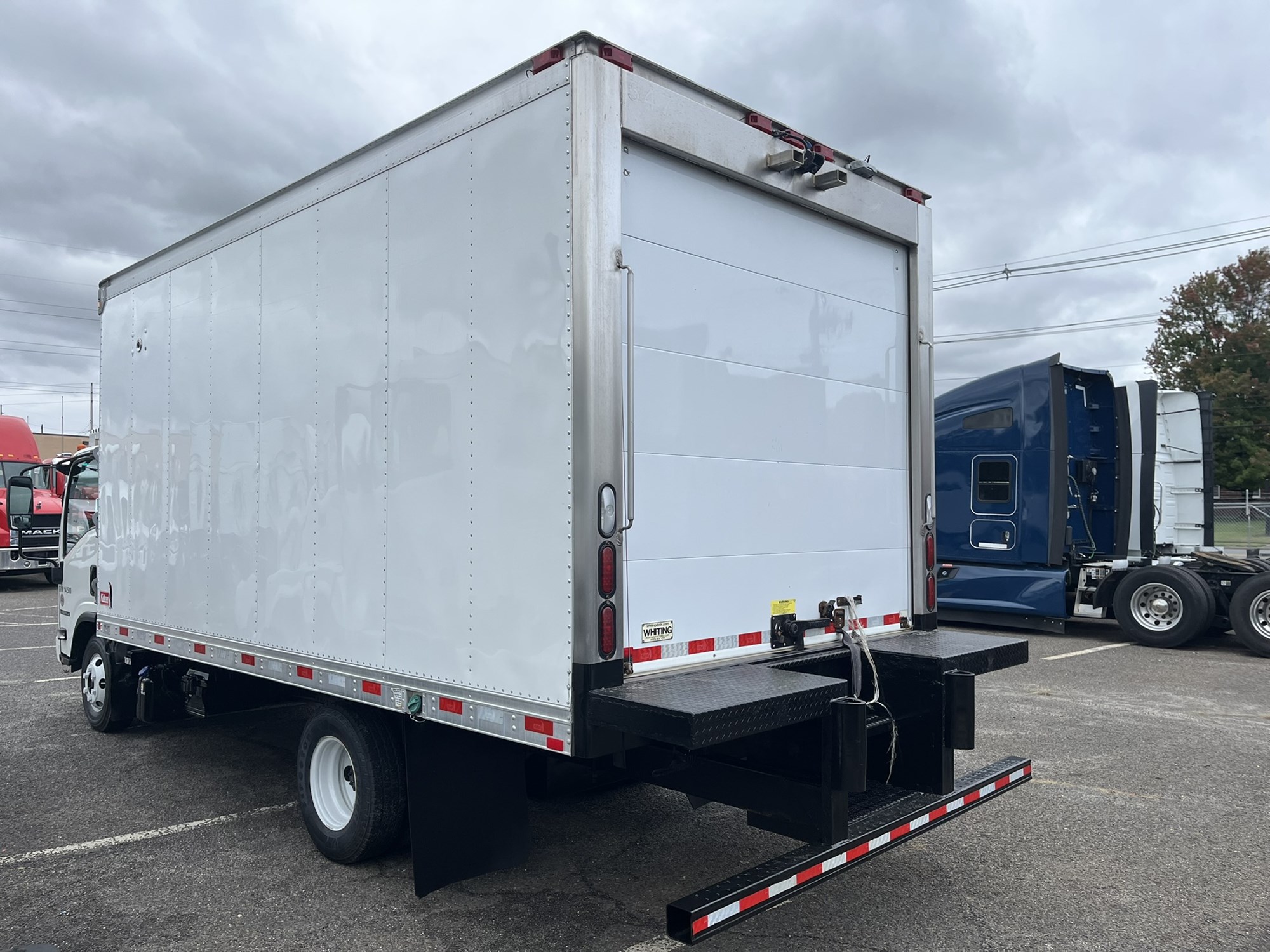 2022 ISUZU NPR - image 6 of 6