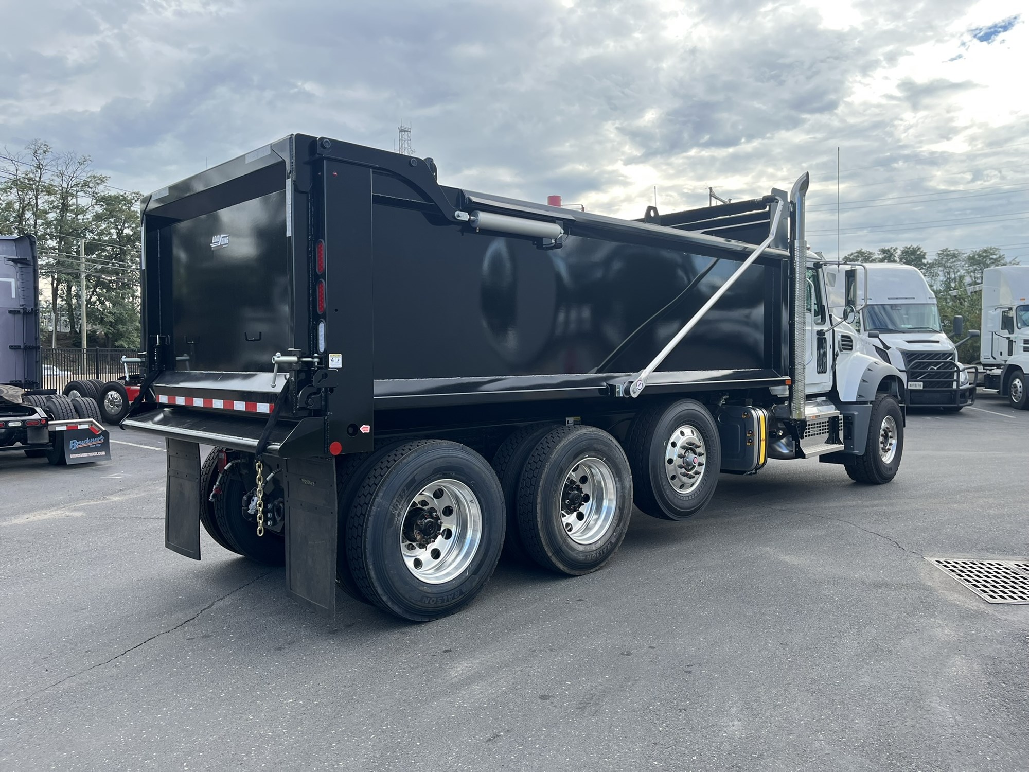 2026 MACK GRANITE - image 4 of 6