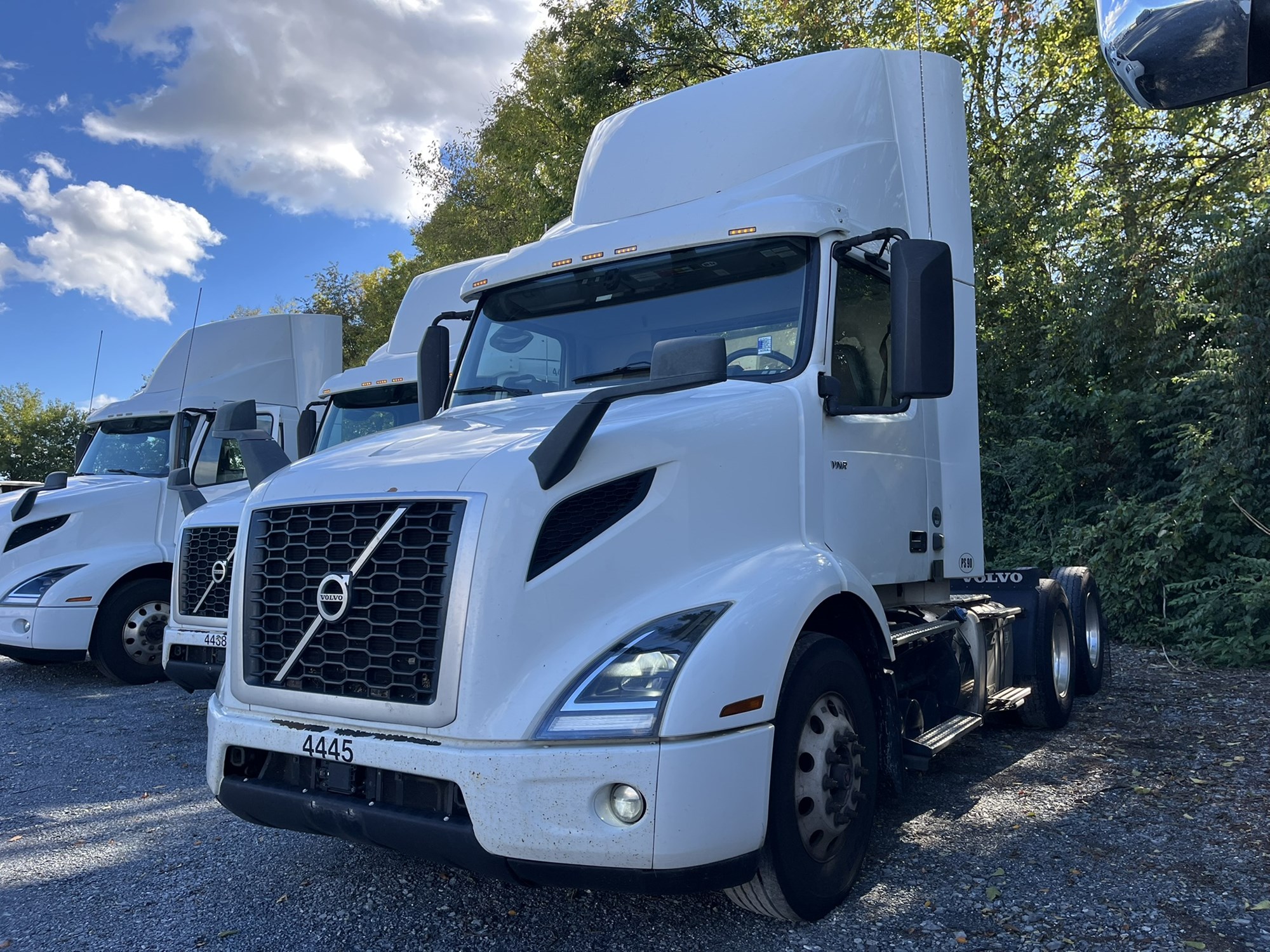 2021 VOLVO VNR - image 1 of 3