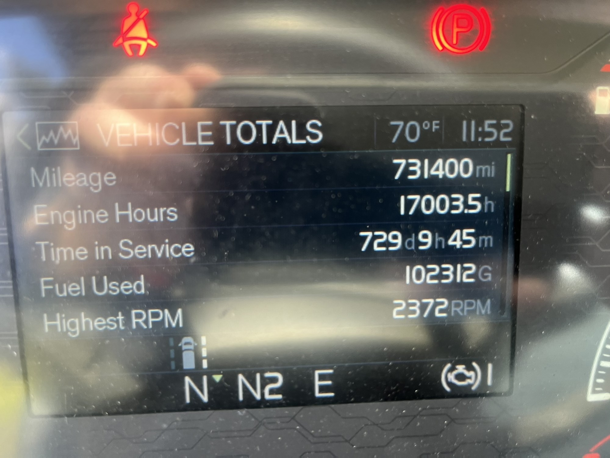 2021 VOLVO VNR - image 2 of 3