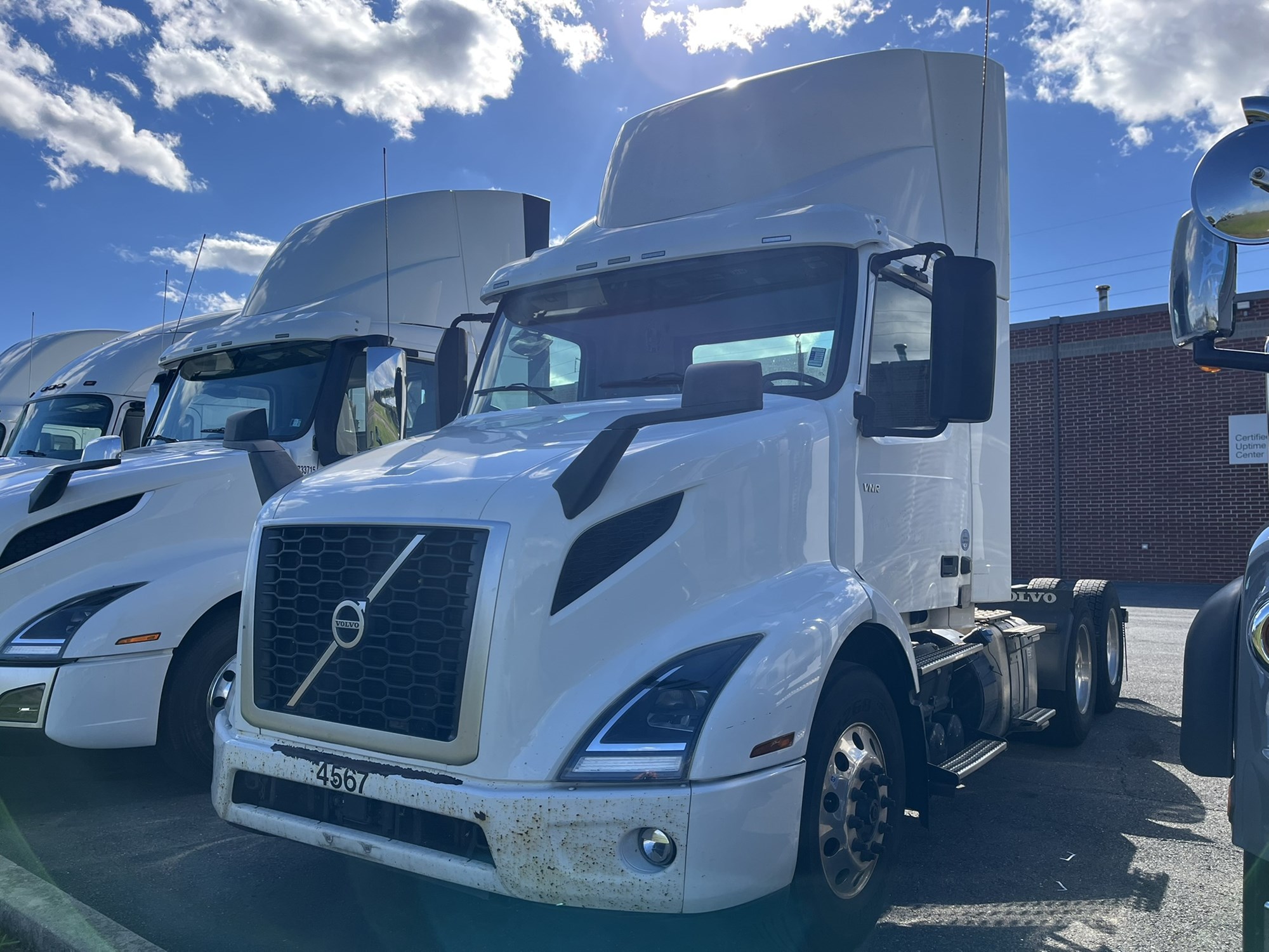 2021 VOLVO VNR - image 1 of 3