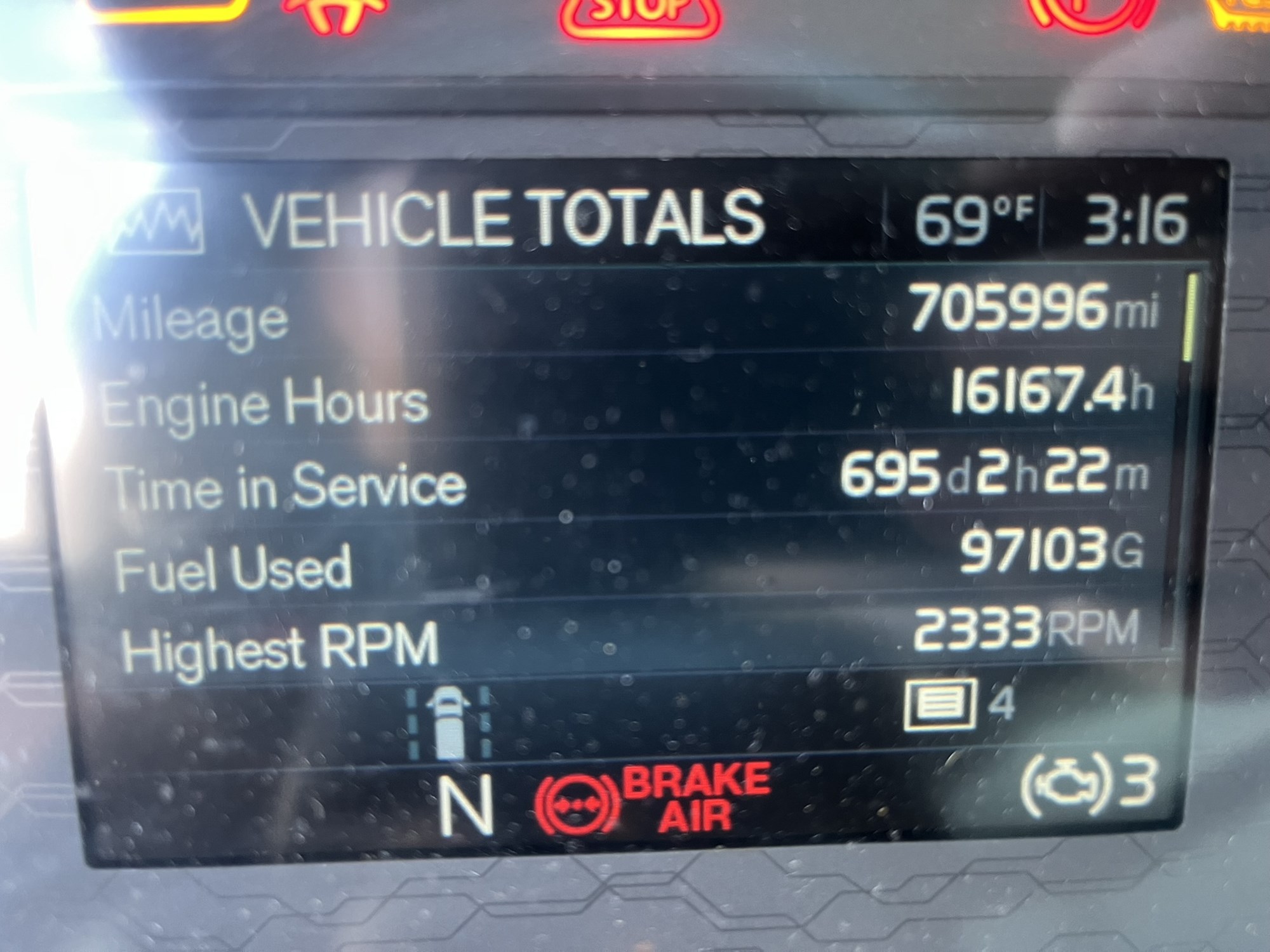 2021 VOLVO VNR - image 2 of 3