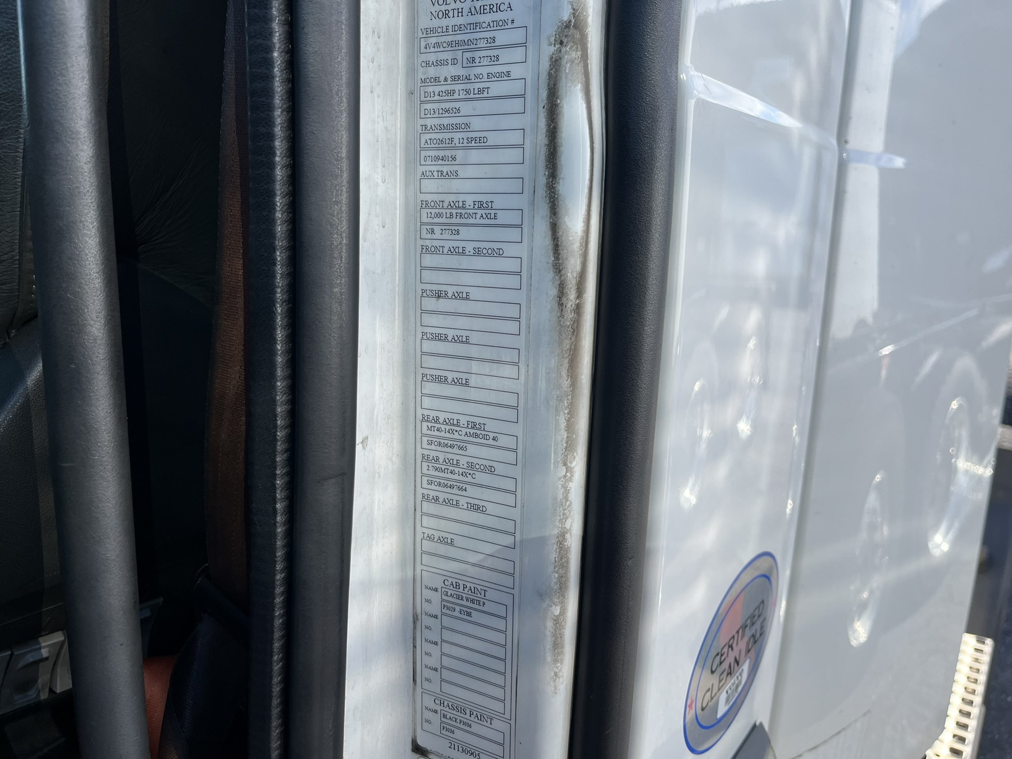 2021 VOLVO VNR - image 3 of 3