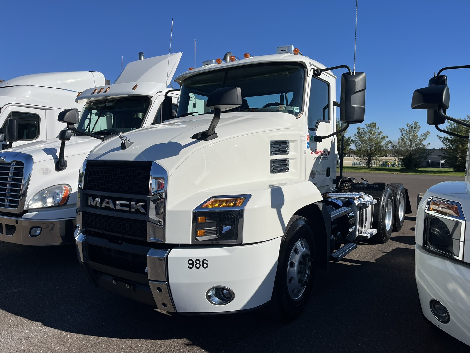 2019 MACK AN64T - image 1 of 3