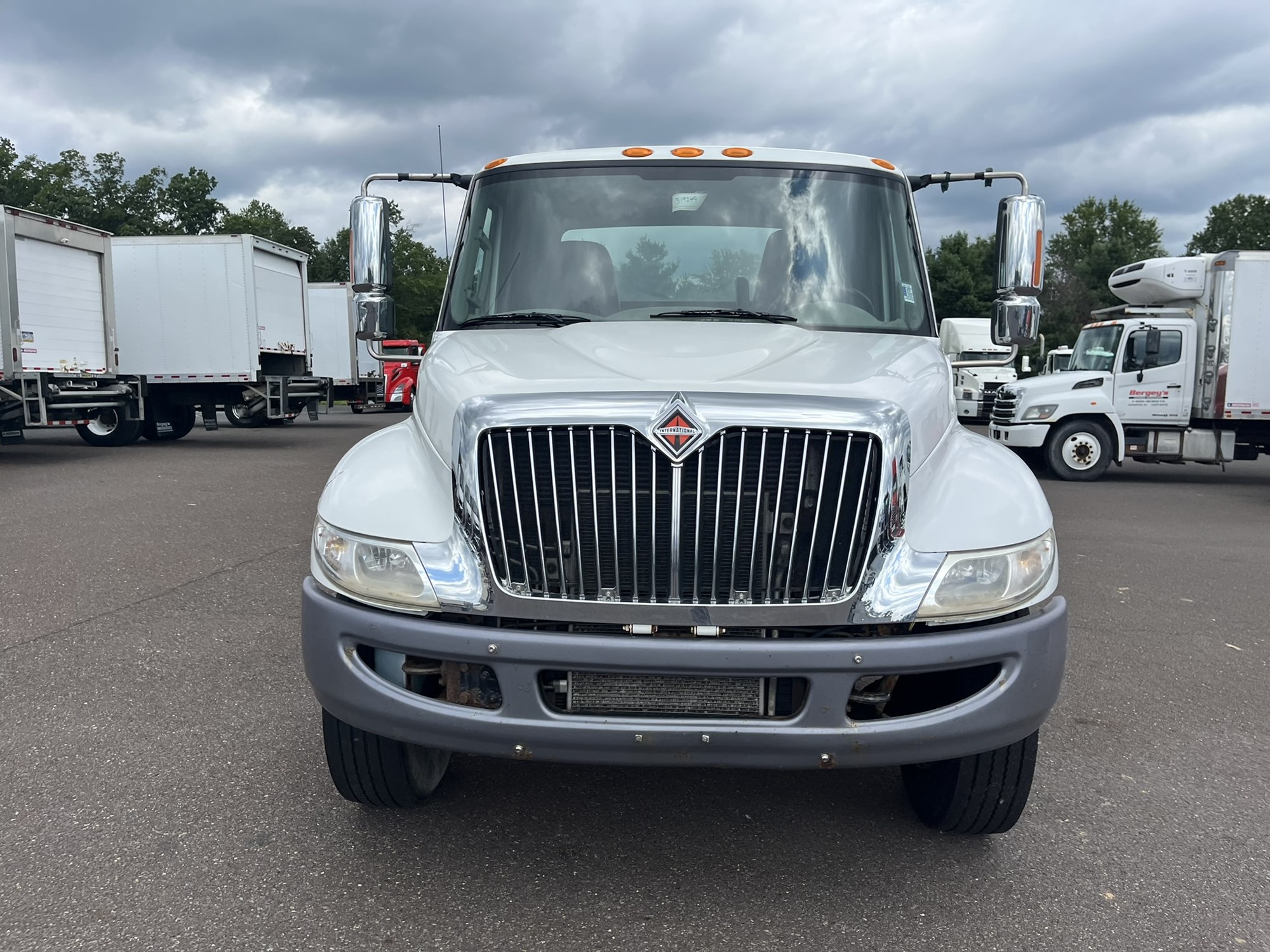 2019 INTERNATIONAL 4300 - image 2 of 6