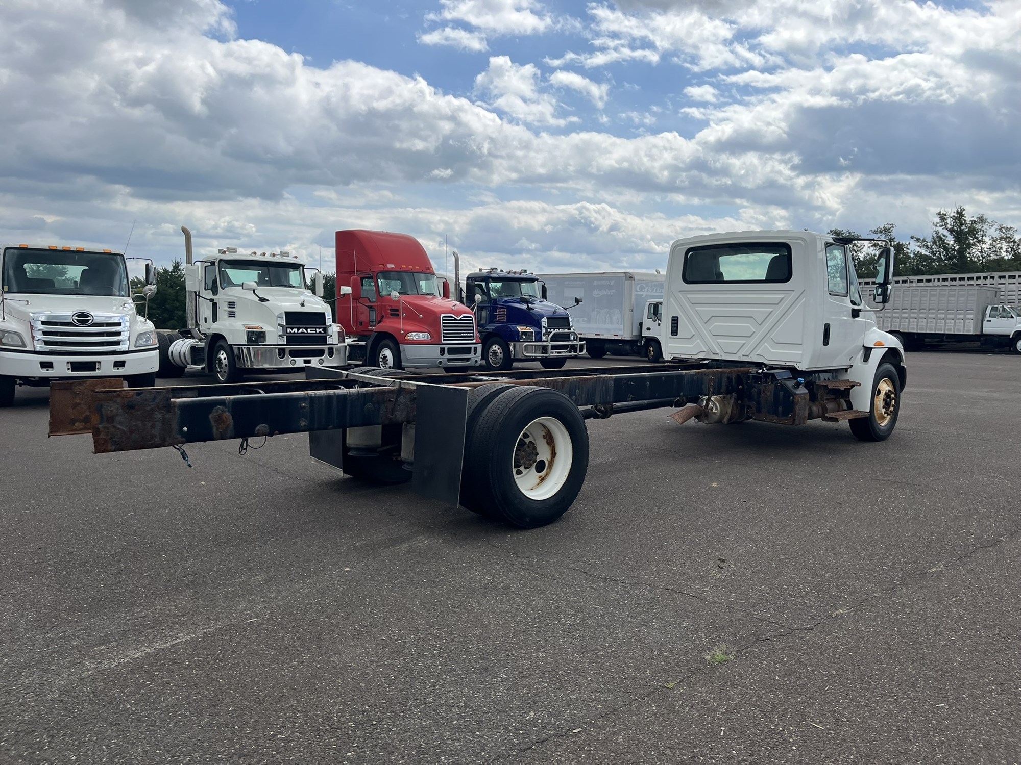 2019 INTERNATIONAL 4300 - image 4 of 6
